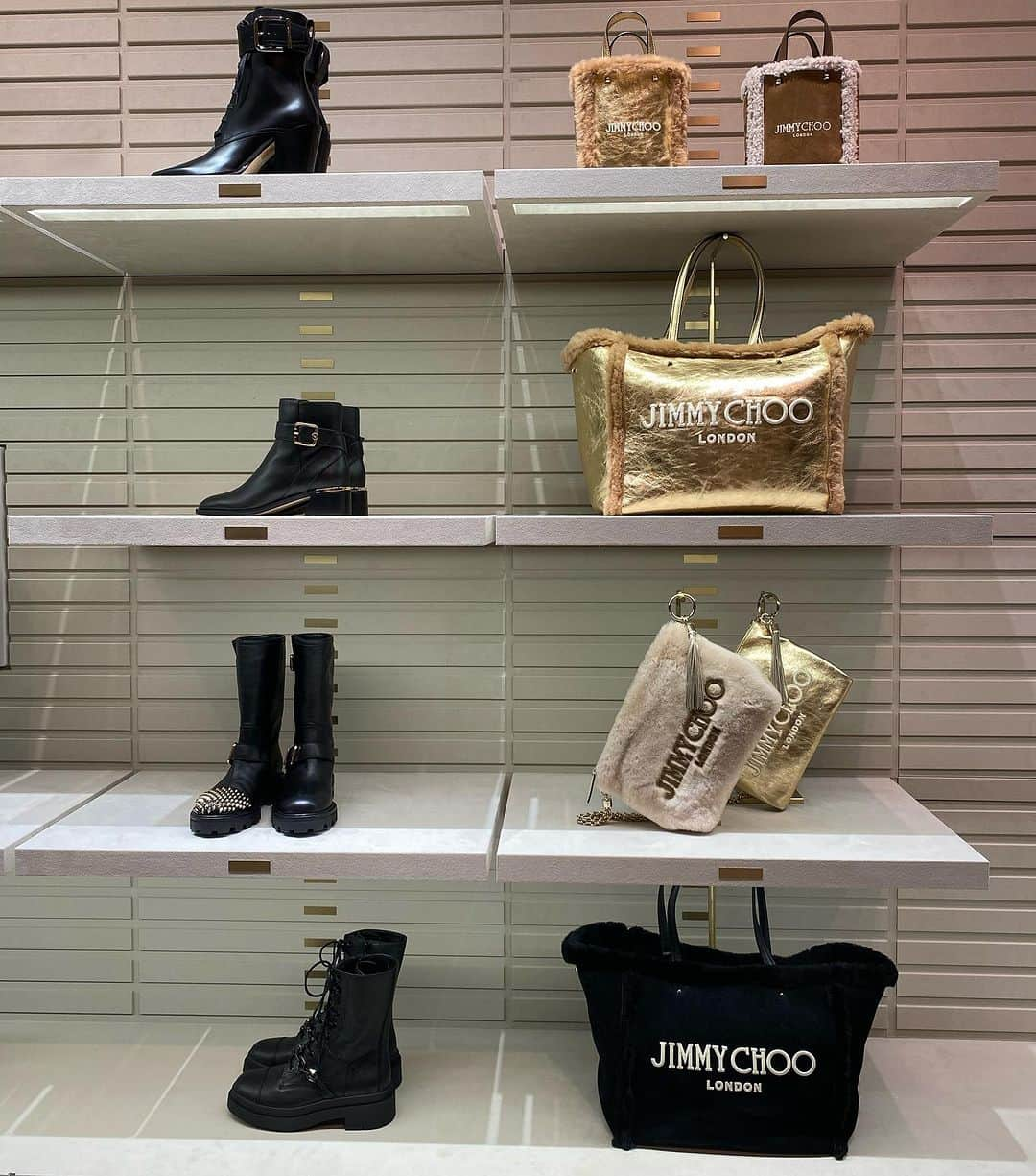 タイキさんのインスタグラム写真 - (タイキInstagram)「JIMMY CHOO GINZA CONCEPT STORE OPEN ✨ Thank you @sandrachoiofficial ✨  @jimmychoo  #jimmychooginza」12月14日 20時48分 - taiki_jp