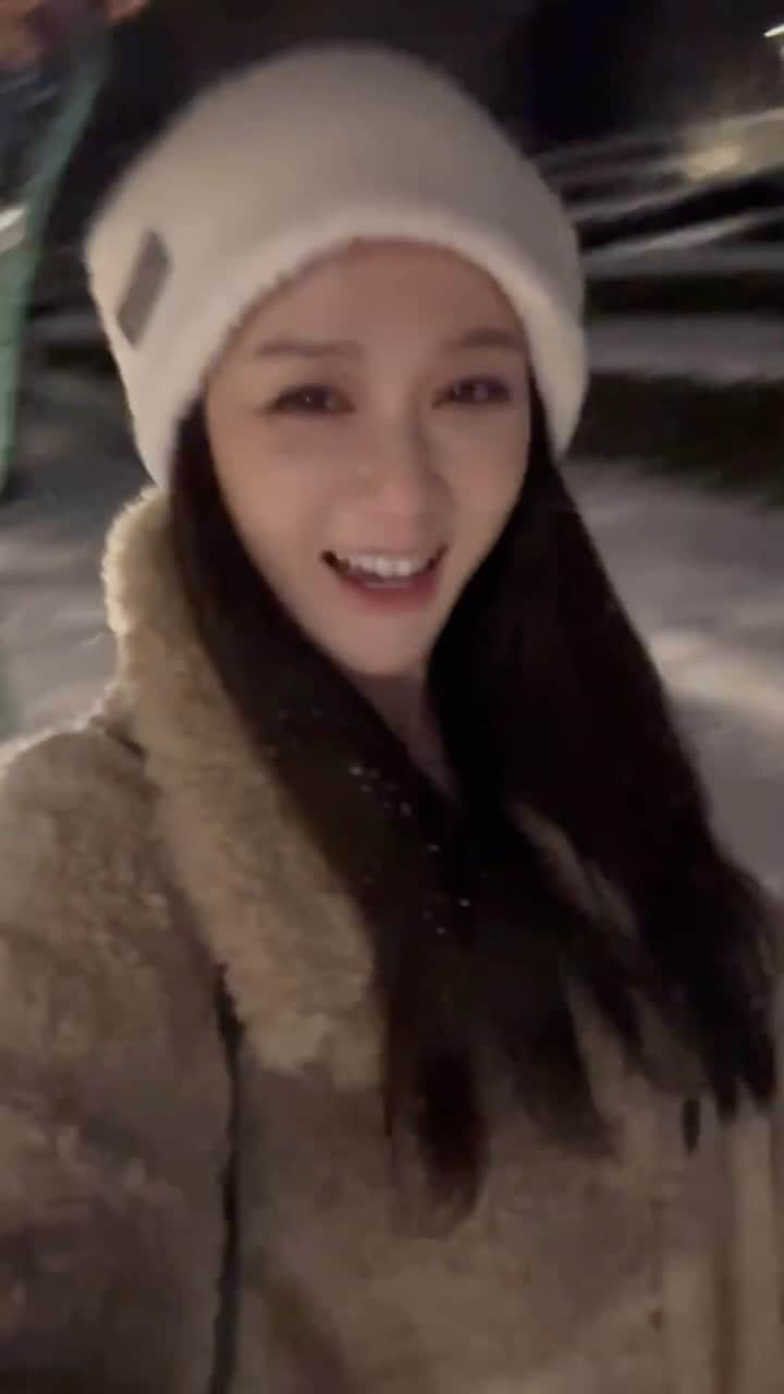 ジョー・チェン（Joe Chen）のインスタグラム：「❄️⛄️ 每次看到初雪還是會好開心啊❤️ #初雪」