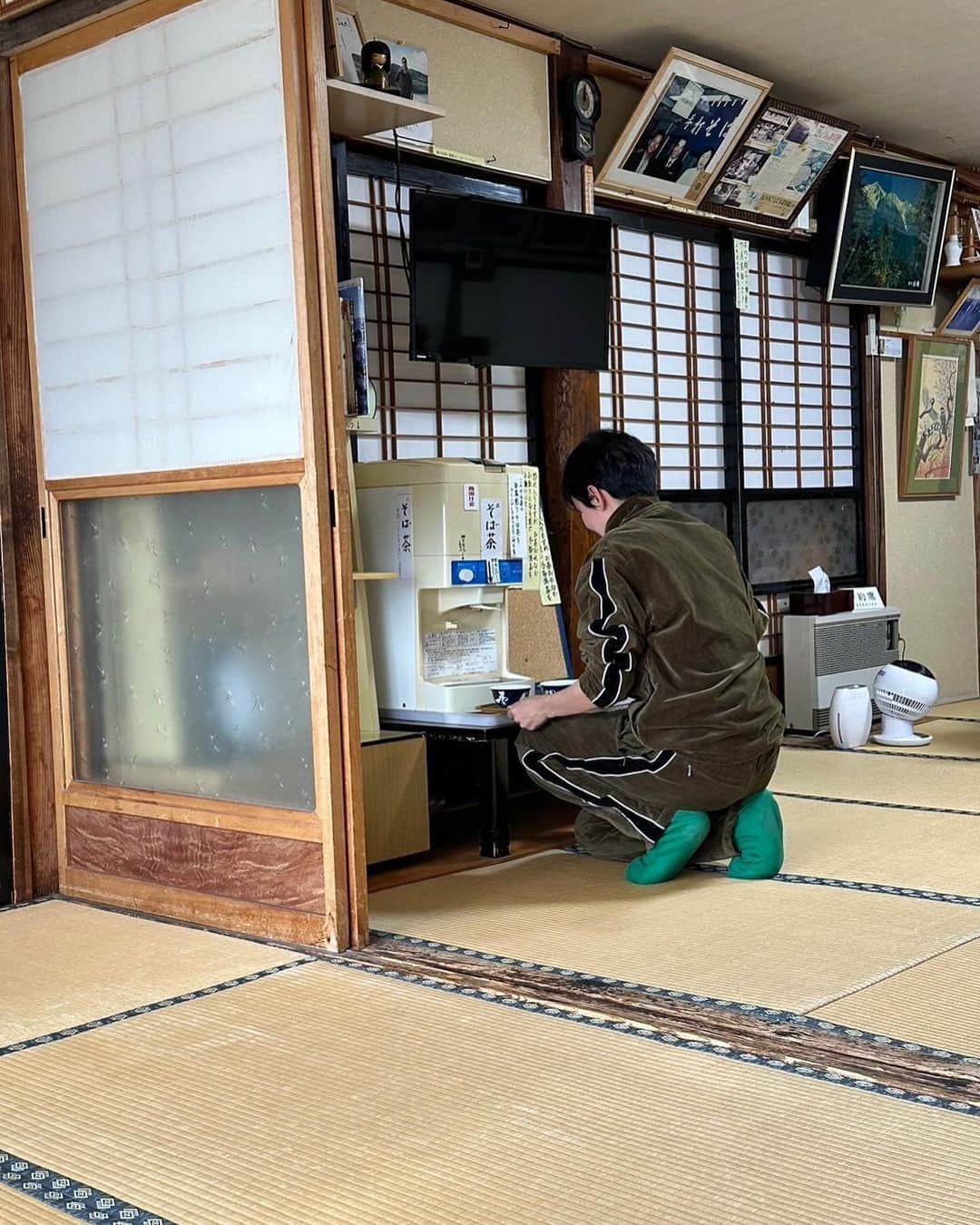鈴木杏のインスタグラム：「おしゃれジャージを買ったはずなのに、なぜか劇団の研修生になってしまうのなぜ？」