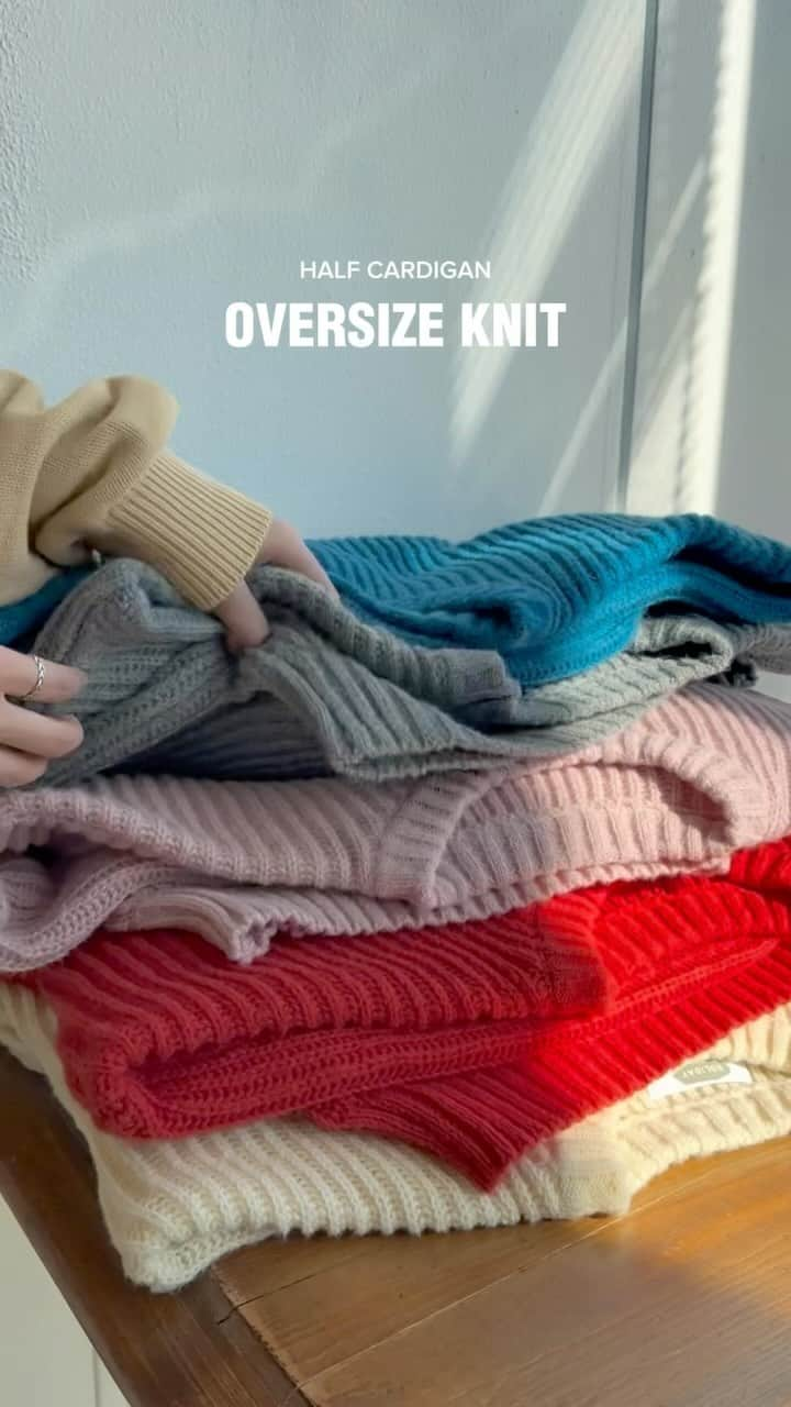 AR Holidayのインスタグラム：「🧶RECOMMEND KNIT ふんわりと軽い着心地のオーバーサイズニット。 昨年に引き続き大好評アイテムで、今年も新色を加えて登場！◎ ㅤㅤ #片畦オーバーサイズニット COLOR : RED.IVORY.GRAY.BLUE.PINK PRICE : ¥4,290 TAXIN ㅤㅤ ━━━━━━━━━━━━━━━ ㅤㅤ ※撮影環境の加工感により、実物と色味が異なる場合がございます。 実物に近い色味はZOZOTOWNページ内画像をご参照ください。  #auntierosa#arholiday#holiday#auntierosaholiday#アンティローザホリデー#ホリデー#アンティローザ#2023AW#zozotown#zozotown購入品#ファッション #ワンマイルコーデ #イエベ #ブルベ #秋コーデ #冬コーデ#シンプルコーデ#モードカジュアル #リラックス #リラックカジュアル #大人カジュアル #大人ファッション」