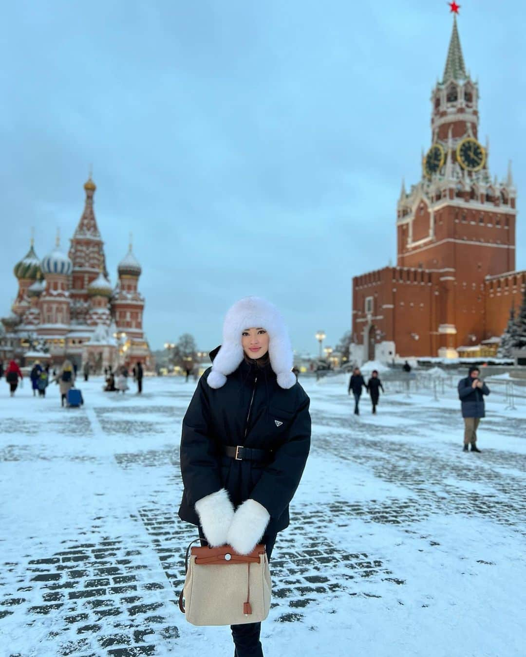 サビーナ・アルシンベコバさんのインスタグラム写真 - (サビーナ・アルシンベコバInstagram)「Make my wish come true ♥️  #moscow #newyear #dreamscometrue」12月14日 21時07分 - altynbekova_20