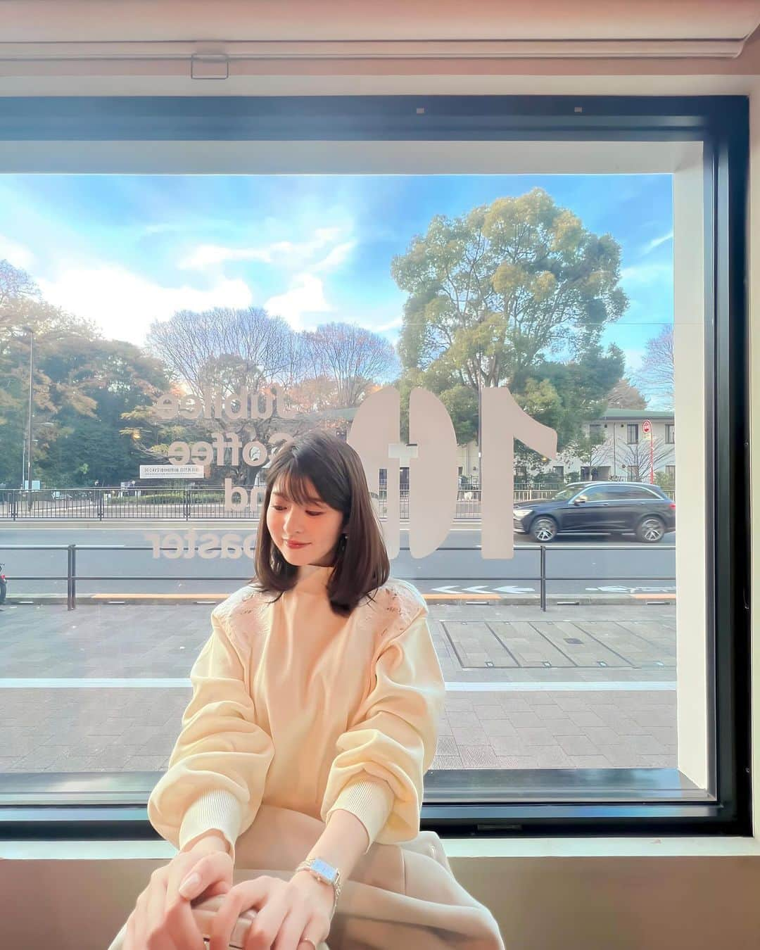 みゆこさんのインスタグラム写真 - (みゆこInstagram)「冬晴れ🥰☕️ カフェの窓際の席で背中がポカポカ🙌 夕暮れ時の紅葉🍁も綺麗だったよ☺️🎈 ⁡ ⁡📍東京都庭園美術館 庭園 〒108-0071 東京都港区白金台5-21-9  #日向ぼっこ#冬晴れ#冬日和#紅葉#🍁#紅葉狩り#目黒カフェ#白金台カフェ#美味しいコーヒー#本格コーヒー#ドリップコーヒー#深煎り#カフェデート#白金台#目黒#東京都庭園美術館」12月14日 21時14分 - miyuco.t