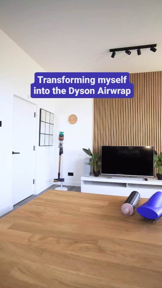 Rich McCorのインスタグラム：「ad| Thought I'd have some fun with @Dysonhair special-edition Blue Blush Airwrap multi-styler by wrapping up warm in a pink cosy hat and then falling over (multiple times until this worked).  @dyson @dysonhair #MyDyson  (Creative concept inspired by @nicosobo's version of @kevinbparry's original idea)」