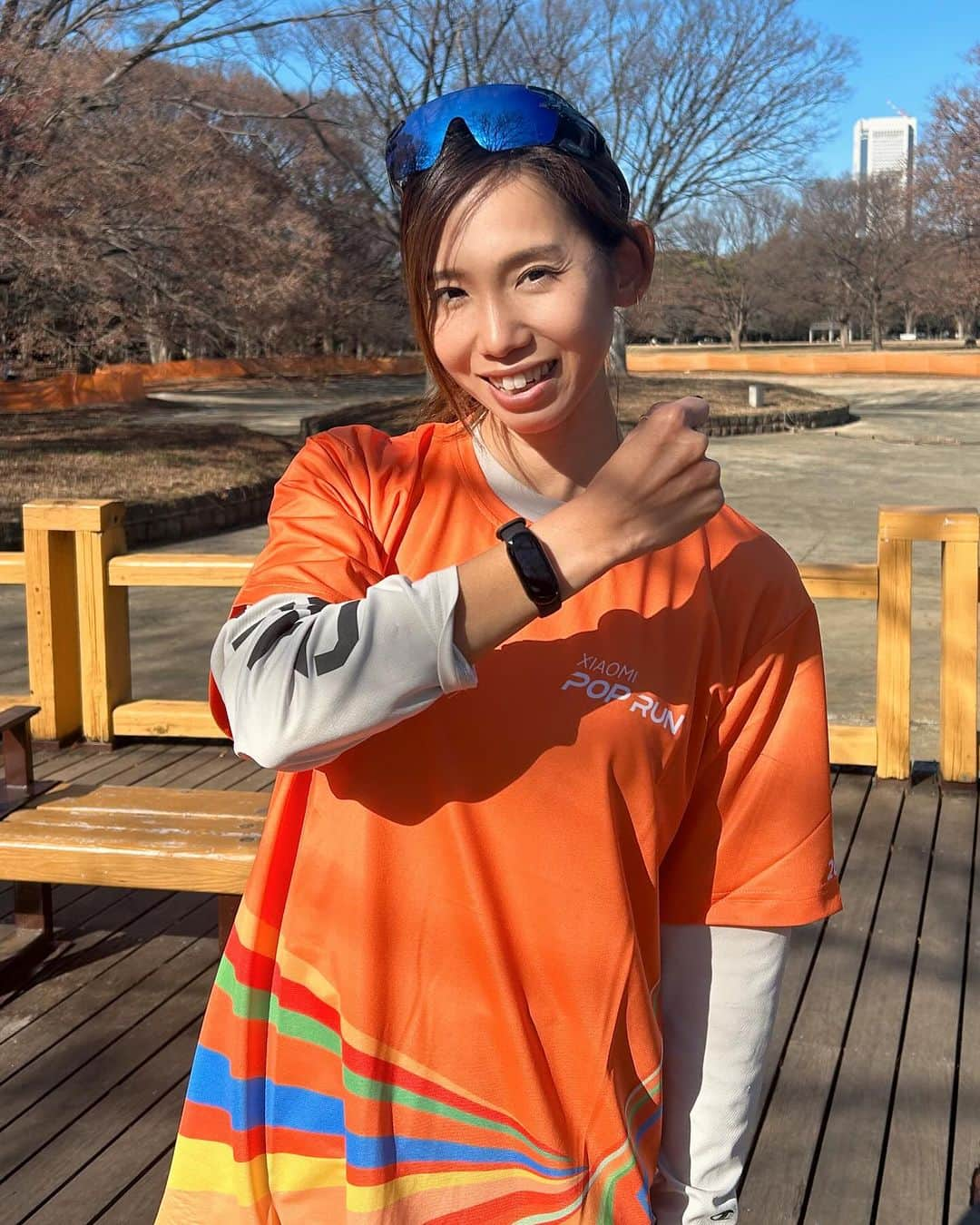 下門美春のインスタグラム：「12/14(木) XIAOMI様からのご依頼でXIAOMI POP RUN Sport meets styleに参加してきましたー！😌✨ 普段のランニングではタイム・距離しか気にしていなくてランナーさん達にVO2MAX?とか、その他専門用語とか聞かれても「🙂？？！」ってなってしまうのですがイベントに参加して操作の仕方等を教えてもらいながら使ったら思っていたよりもシンプルで使いやすかったです🫰✨ 旧式ランナーから今日で少し成長しました！🙆‍♀️◎ 今やってみたいのは睡眠のモード😪💤 1週間の計測で自分の睡眠を動物に例えて出してくれるらしい😂笑笑 いっぱい寝るからやっぱりコアラなのかなぁー😂？笑 今回使わせていただいたXiaomi Smart Band8はそんな旧式ランナーでも簡単に面白く使えるウォッチでした◎🙆‍♀️ お値段もめちゃくちゃお手頃でちょっとしたギフトにもいいかも！🤔✨ ラン初心者さんだと普通にランニングウォッチを購入するのと比較しても手が出しやすいし、走ったコースを後から確認も出来るからランも継続しやすいね🙆‍♀️◎！ 走ったところがキラキラキラ〜✨って表示されるからお絵描きランやっている人はさらに楽しくなりそう😂笑 気になる人はぜひチェックしてみてね😉✨ #PR #runtrip #Xiaomi #シャオミ  #XIAOMIPOPRUN #japan #marathon #runner #running #training #マラソン #マラソン女子 #ランニング #ランニング女子 #トレーニング #はしりますたぐらむ」