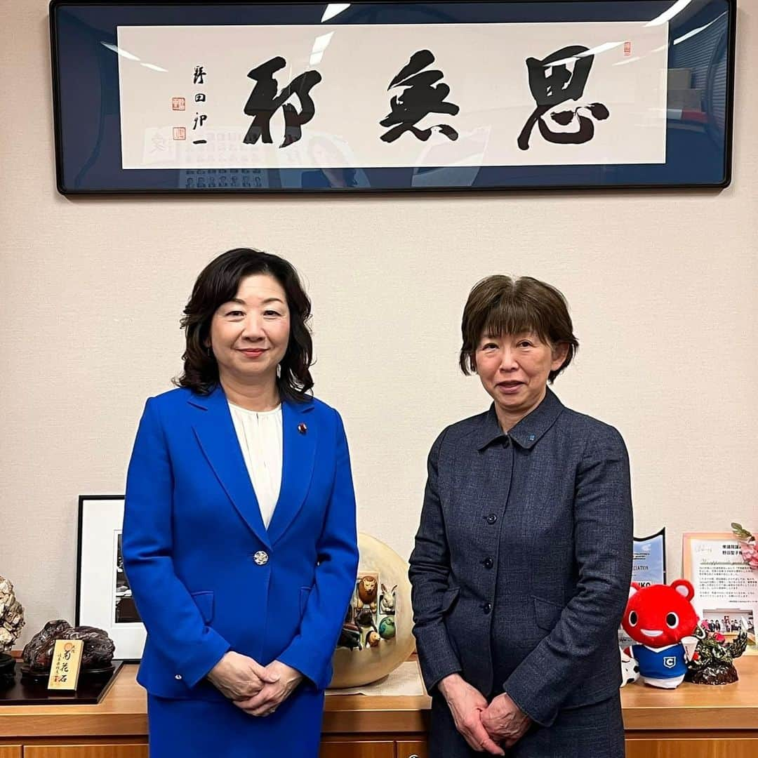 野田聖子さんのインスタグラム写真 - (野田聖子Instagram)「私が名誉学長をしている聖徳大学／聖徳大学短期大学部　学長補佐（学生担当）野原八千代先生が議員会館にお越し下さいました。  #聖徳大学  #野田聖子」12月14日 21時46分 - seiko.noda