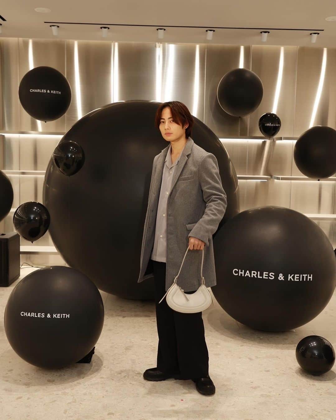 八幡晴人さんのインスタグラム写真 - (八幡晴人Instagram)「@charleskeith_jp CHARLES&KEITH  12月15日から「CHARLES & KEITH 表参道店」がOPEN  是非足を運んで行ってください！ 男性の方も女性にピッタリのプレゼントなので是非！！」12月14日 21時40分 - haruto_yawata