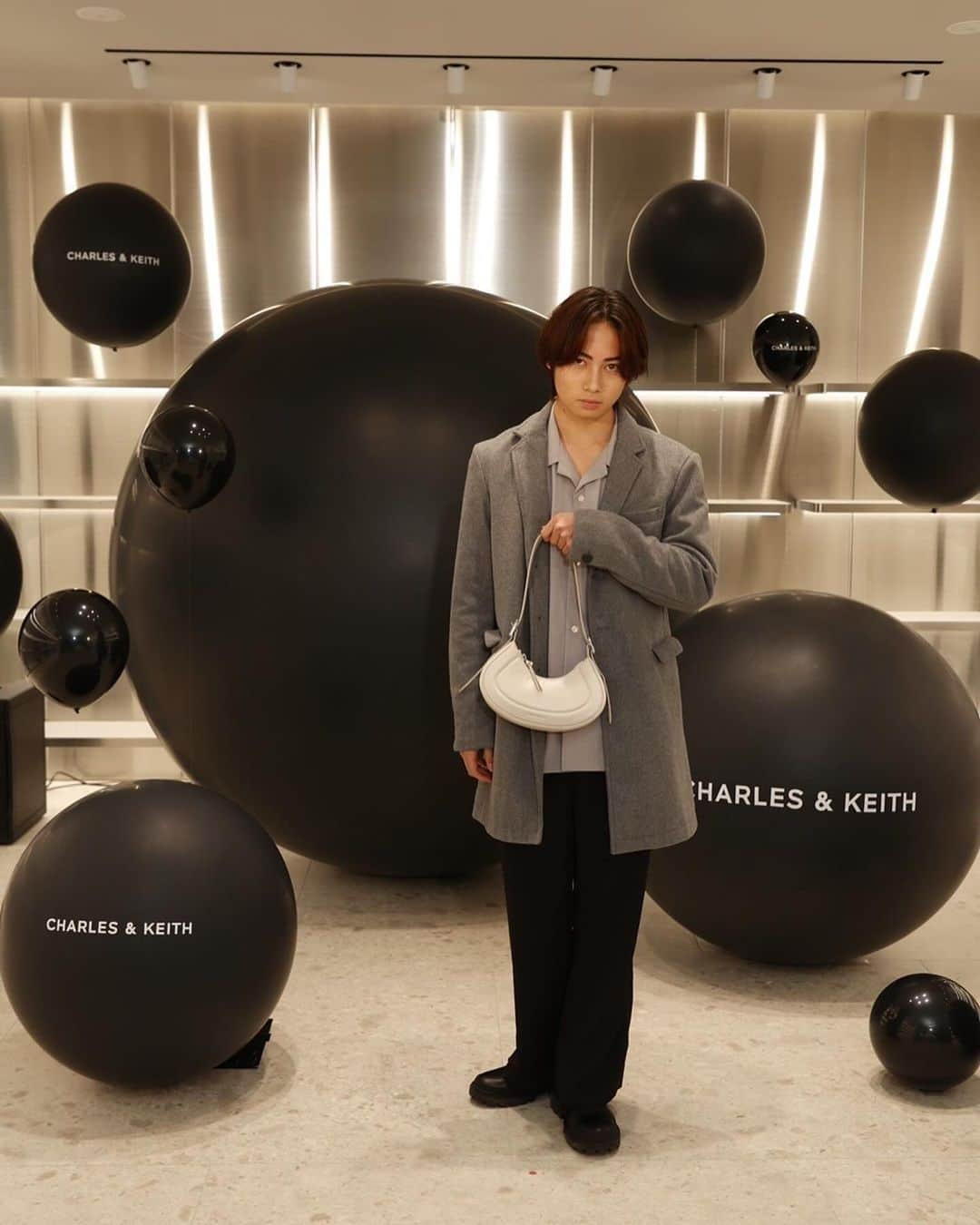 八幡晴人さんのインスタグラム写真 - (八幡晴人Instagram)「@charleskeith_jp CHARLES&KEITH  12月15日から「CHARLES & KEITH 表参道店」がOPEN  是非足を運んで行ってください！ 男性の方も女性にピッタリのプレゼントなので是非！！」12月14日 21時40分 - haruto_yawata