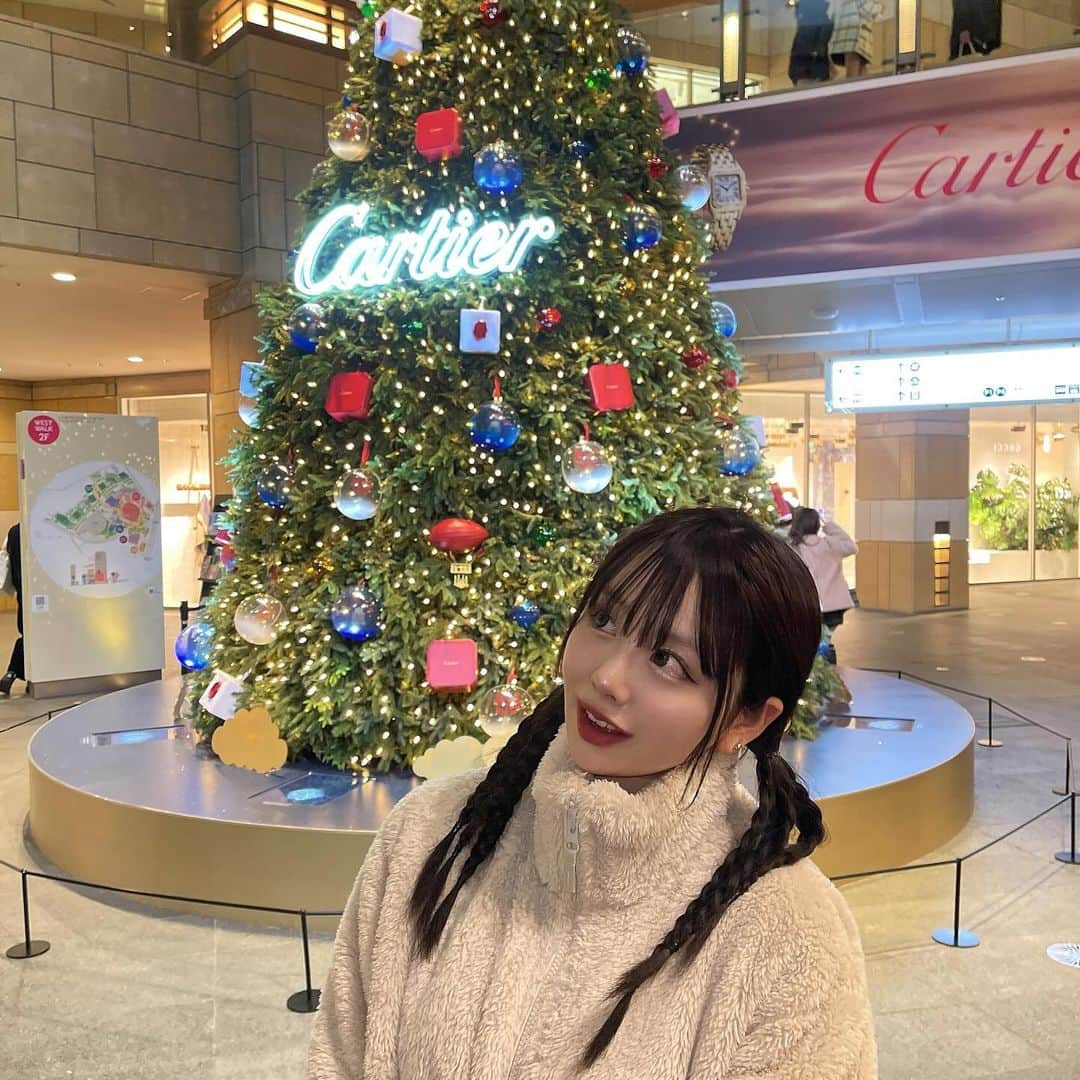 蘂さんのインスタグラム写真 - (蘂Instagram)「六本木クリスマスマーケット🎄.* けやき坂のイルミネーションとDiorのツリーも見れた( ˶'-'˶) ・ ・ ・ #六本木ヒルズ #六本木クリスマスマーケット #クリスマスマーケット」12月14日 21時54分 - zui____chan