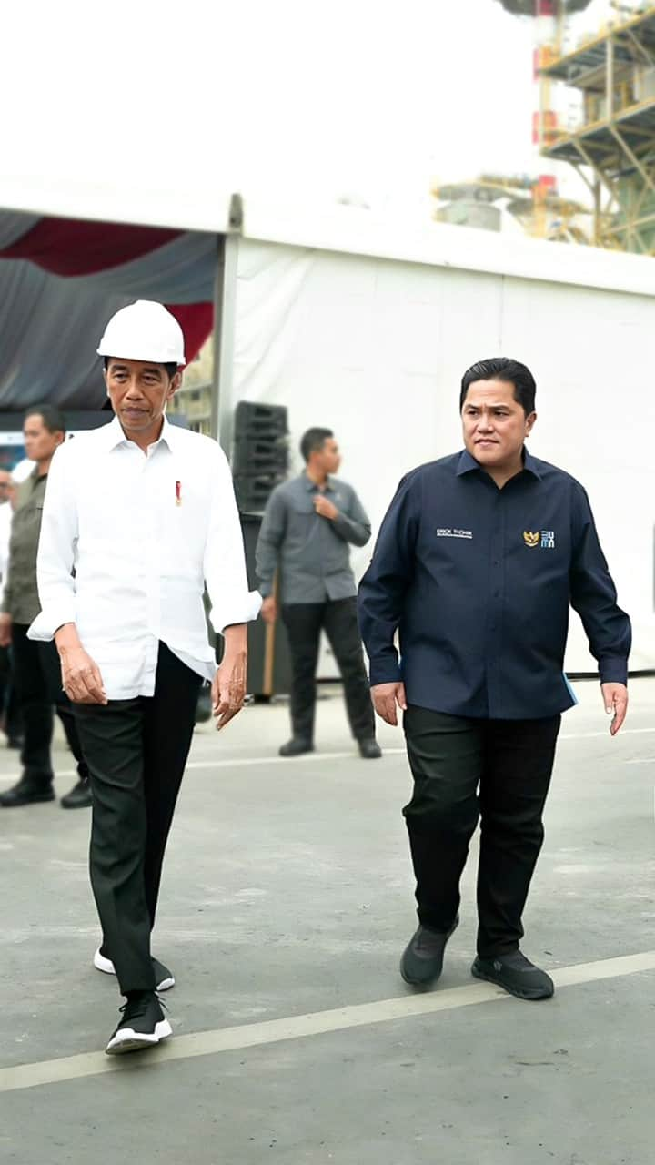 エリック・トヒルのインスタグラム：「Hari ini mendampingi Bapak Presiden Joko Widodo meresmikan ekspansi PT Smelting. Ekspansi ini akan meningkatkan produksi pemurnian menjadi 1,3 juta ton dalam satu tahun.  Ekspansi ini bentuk komitmen kami mendorong hilirisasi SDA yang bisa memberikan dampak ekonomi nasional. Hilirisasi juga bertujuan menciptakan lapangan kerja untuk masyarakat.」