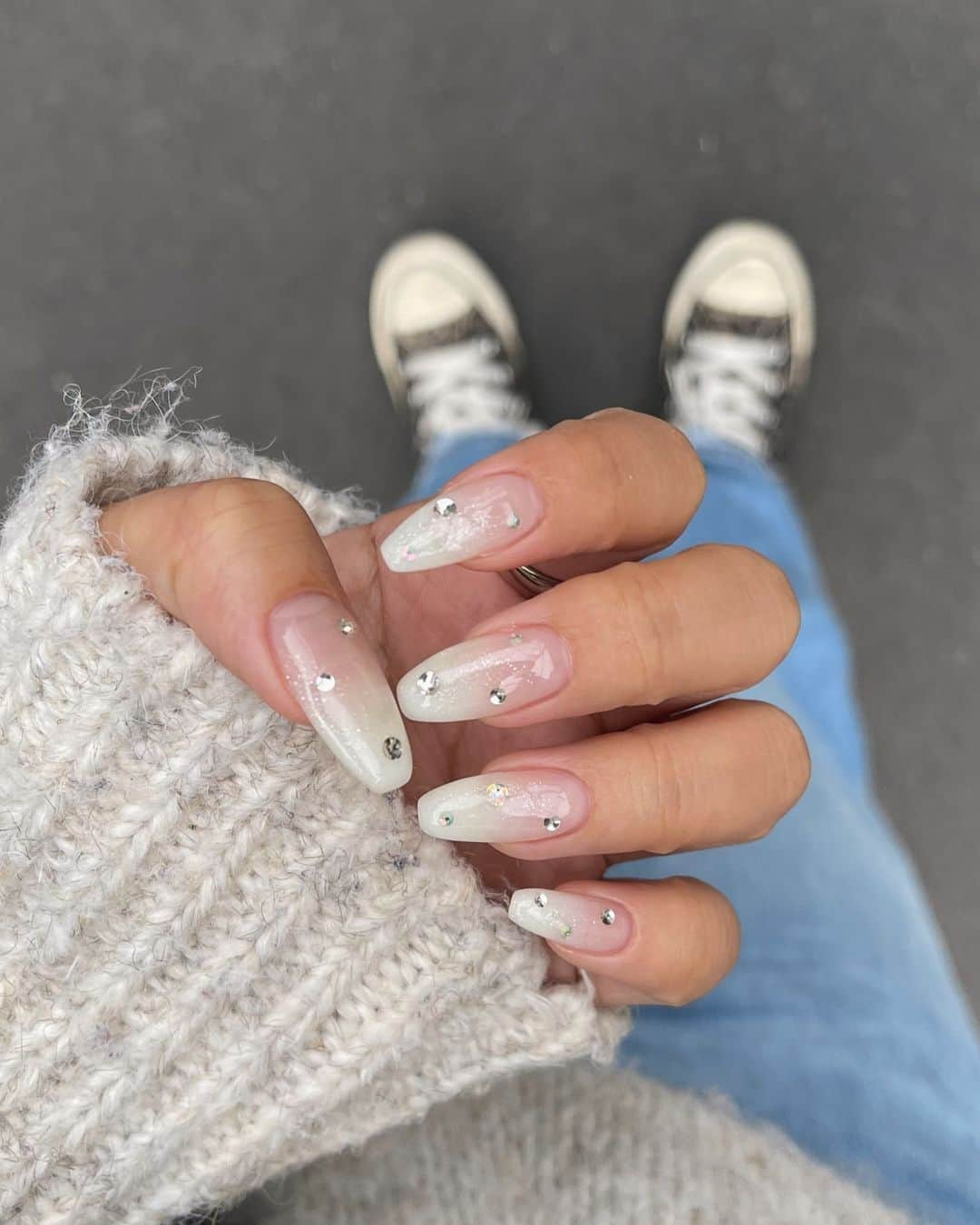 MISAのインスタグラム：「new nails💅🤍  #nails#holidaynails」