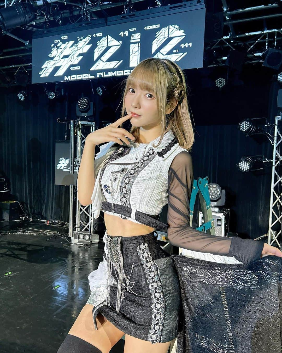 奥ゆいのインスタグラム：「12/13(水)3周年ワンマンのライブ写真たくさん！  楽しいライブをするのが大好きです‼️ これからもずーっとみんなと同じ気持ちで楽しみたい😆 またライブで会おうね💪 まだ会ったことない君も会場でいつでも待ってます☺️  #2i2 #ニーニ#アイドル #ライブ」