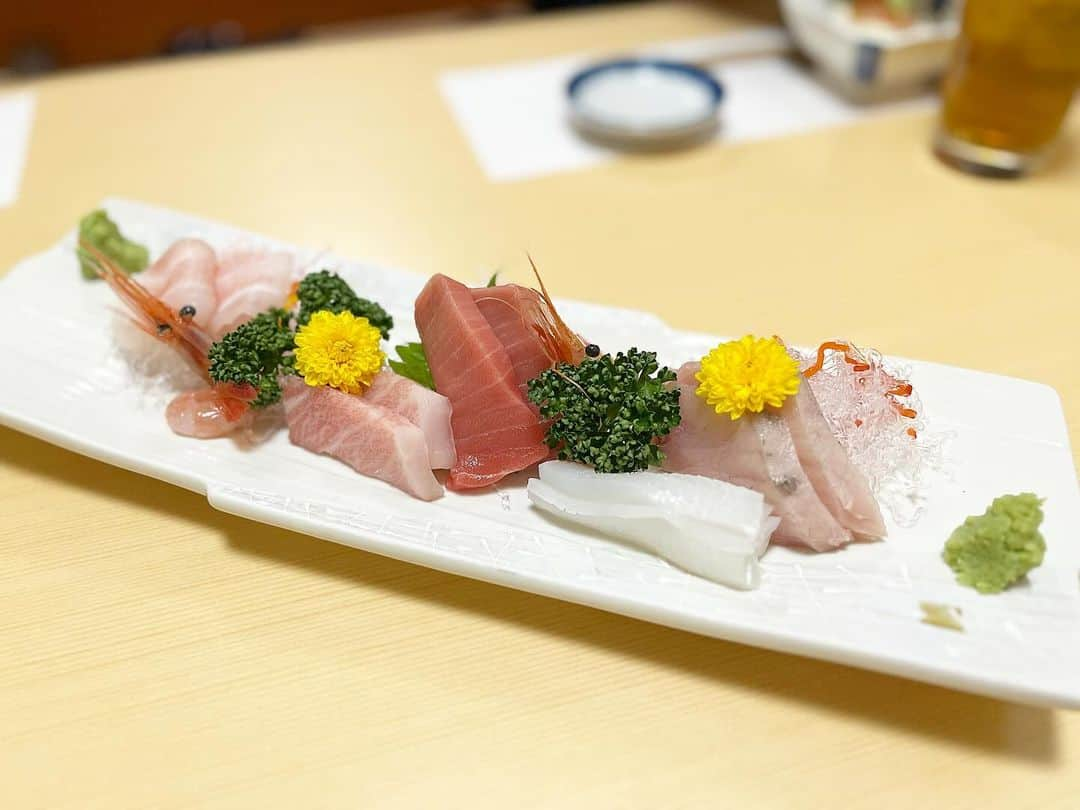 中川真依さんのインスタグラム写真 - (中川真依Instagram)「. 久々のまるちゃん🍣🤭✨  控えめに言って最高でした〜🤤🍺💕  #小松市 #寿司好き #最高 #ビール片手に #娘はのりとご飯😂 #ごちそうさまでした」12月14日 22時22分 - maimai.47