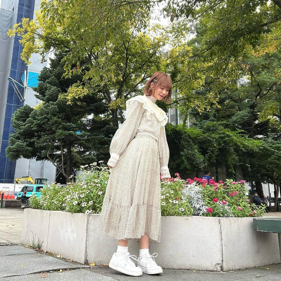 濱越さおりのインスタグラム：「. 北海道行った時の私服🌷」