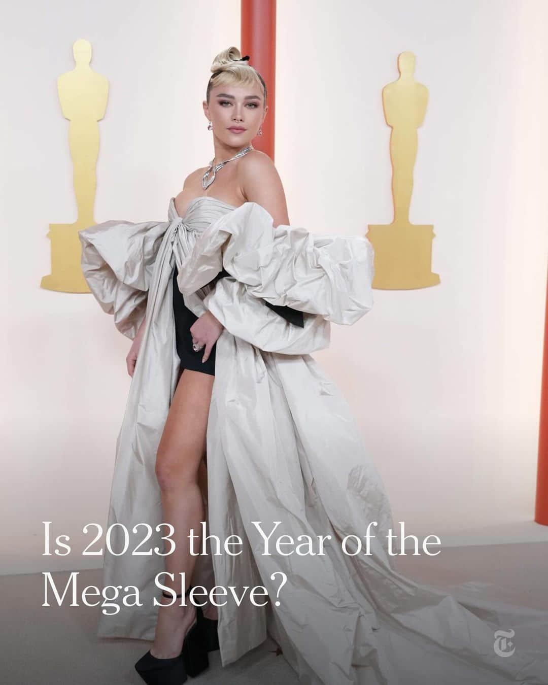 New York Times Fashionのインスタグラム：「Forget the power shoulder: 2023 was the year of the power sleeve. No matter the exact style — puffed, bishop, fluted, belled, leg o’ mutton, statement, mega, dramatic — all that really mattered was that it was big.  Style watchers began talking about a sleeve sweep at the end of 2022, and by Oscar time, sleeve mania could be seen on the red carpet. Florence Pugh wore a palatial puff-sleeve Valentino taffeta robe atop shorts, Jessie Buckley donned a Shakespearean-sleeve, black-lace gown by Rodarte and Mindy Kaling had a white Vera Wang dress with detachable gauntlets-cum-sleeves.  What makes dramatic sleeves so popular? Learn more about the sleeve trend from @vvfriedman at the link in our bio. Photos by Schiaparelli, Kessler Studio, @vnina and @poupayphoto」