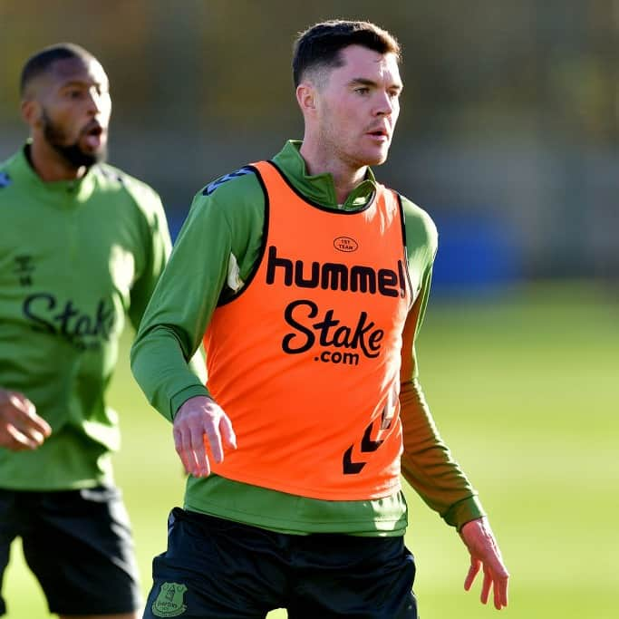 エヴァートンFCのインスタグラム：「Michael Keane could be in contention for our trip to Burnley, but Ashley Young and Seamus Coleman have been ruled out.  Jarrad Branthwaite and Idrissa Gana Gueye will not be available due to suspension.」