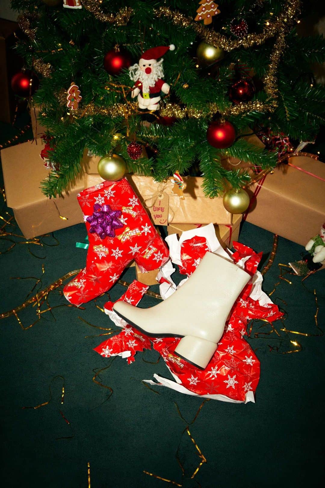 カンペールのインスタグラム：「Link to Gift Guide 2023 in bio. So you've got more time for parties.」