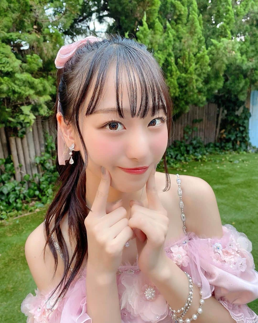 瀧脇笙古さんのインスタグラム写真 - (瀧脇笙古Instagram)「🎀＝LOVE衣装本ときめきを纏って🎀 ⁡ ⁡ ⁡ 本日発売です👗✨ ⁡ ⁡ 本当に素敵な衣装がたくさんで 改めて感謝の気持ちです！ ⁡ 懐かしい気持ちになったりします！ ⁡ 細部まで見れるので、たくさんの方の元に届くといいな💭 ⁡ ⁡ ⁡ ⁡ #イコラブ衣装本」12月14日 23時14分 - takiwaki_shoko_