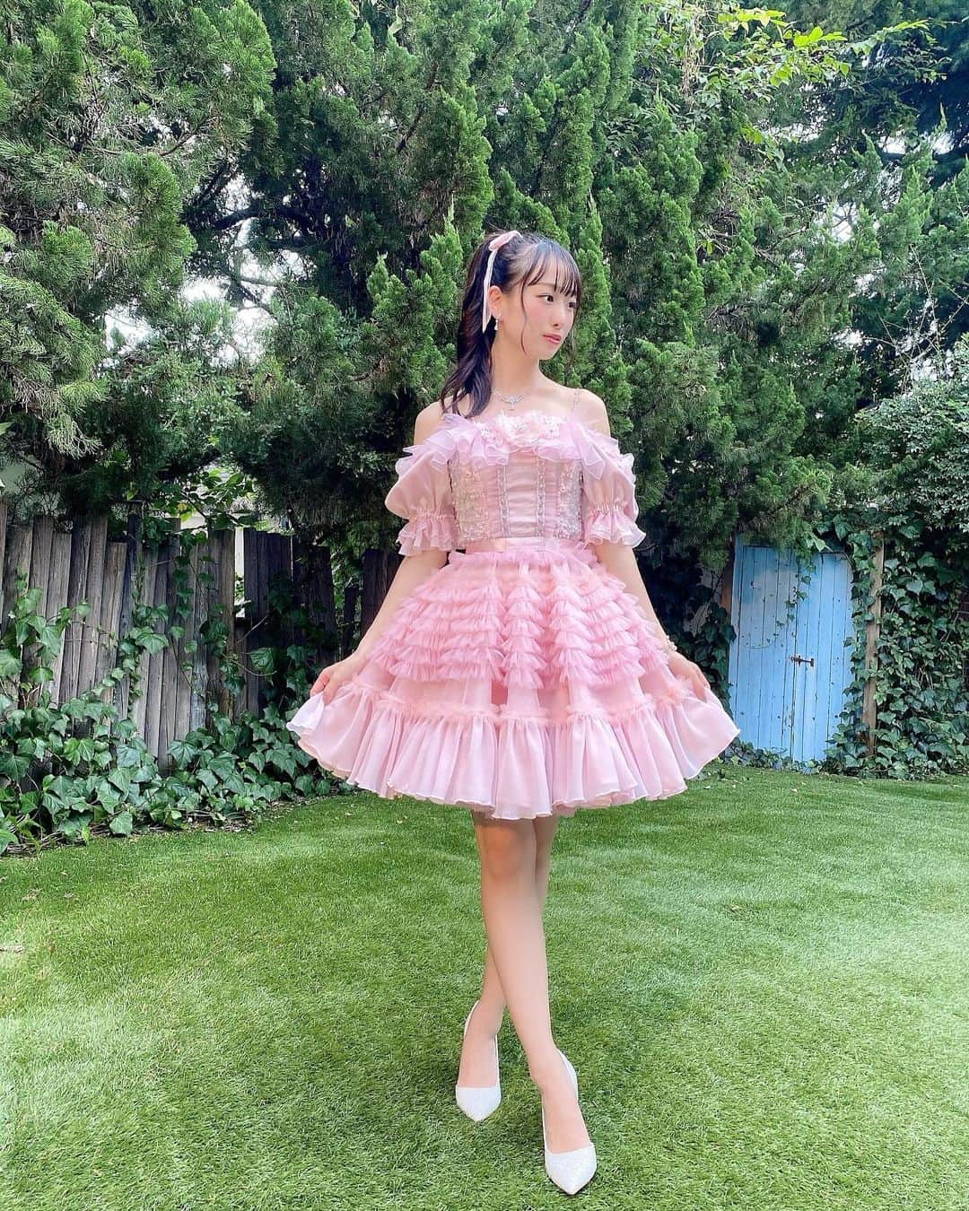 瀧脇笙古さんのインスタグラム写真 - (瀧脇笙古Instagram)「🎀＝LOVE衣装本ときめきを纏って🎀 ⁡ ⁡ ⁡ 本日発売です👗✨ ⁡ ⁡ 本当に素敵な衣装がたくさんで 改めて感謝の気持ちです！ ⁡ 懐かしい気持ちになったりします！ ⁡ 細部まで見れるので、たくさんの方の元に届くといいな💭 ⁡ ⁡ ⁡ ⁡ #イコラブ衣装本」12月14日 23時14分 - takiwaki_shoko_