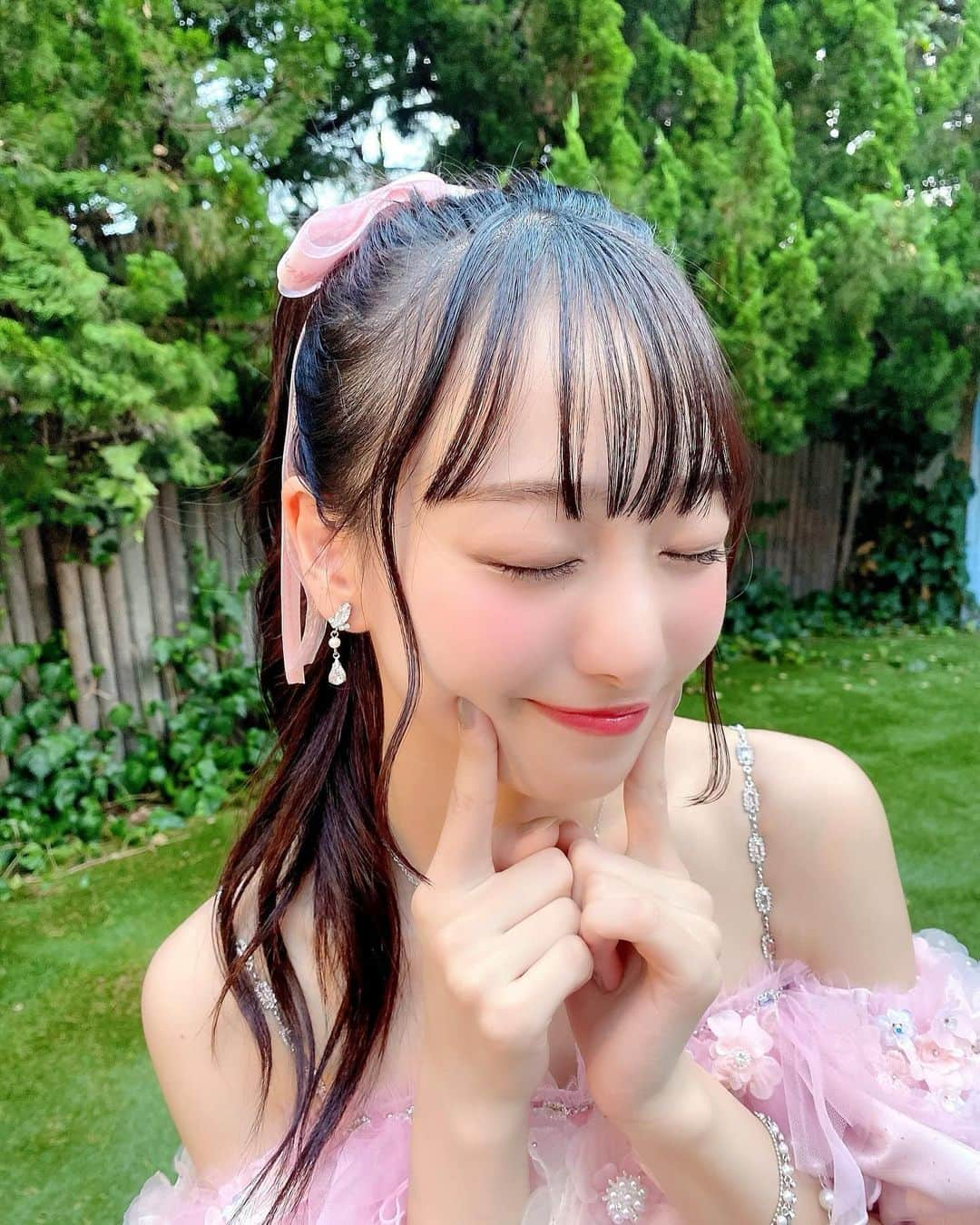 瀧脇笙古のインスタグラム：「🎀＝LOVE衣装本ときめきを纏って🎀 ⁡ ⁡ ⁡ 本日発売です👗✨ ⁡ ⁡ 本当に素敵な衣装がたくさんで 改めて感謝の気持ちです！ ⁡ 懐かしい気持ちになったりします！ ⁡ 細部まで見れるので、たくさんの方の元に届くといいな💭 ⁡ ⁡ ⁡ ⁡ #イコラブ衣装本」