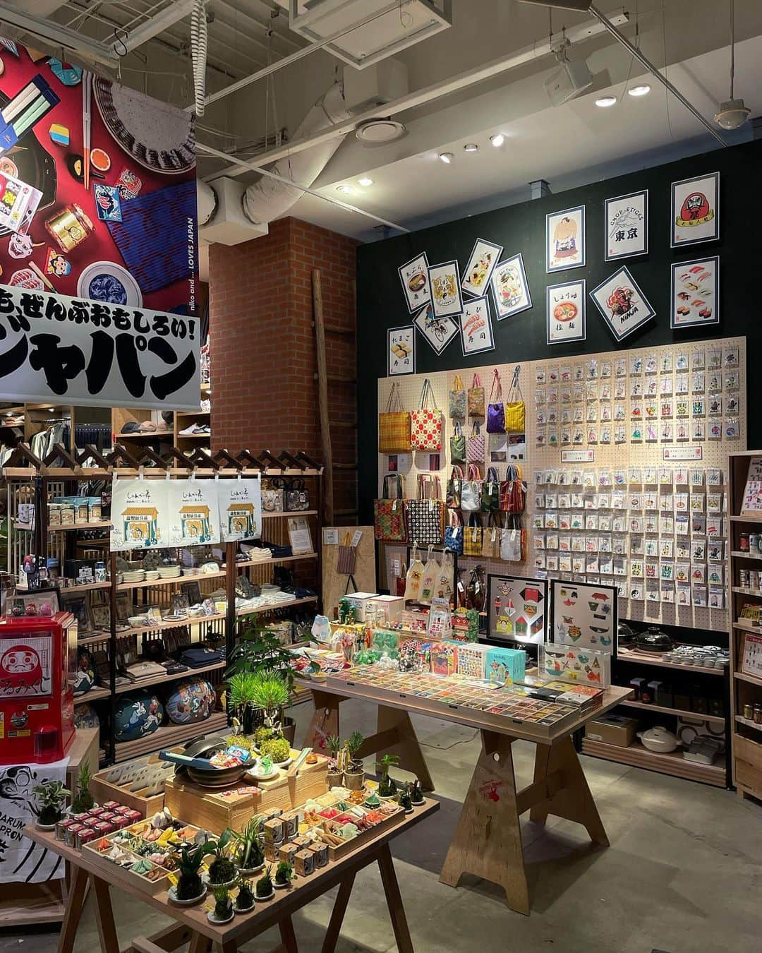 ニコアンドさんのインスタグラム写真 - (ニコアンドInstagram)「🇯🇵ごった煮JAPAN🎍  本日12/15(金)より 大型店企画『ごった煮JAPAN』がスタート❗️  ごった煮JAPANとは❓ 国内外問わず全てのお客様が楽しめる様々なモノが集まったお正月イベント  お正月にぴったりな「うつわ市」をはじめ、 「苔玉盆栽」「折り紙」「ご当地カップ酒」「ご飯のお供」など、数多くの商品がズラり❗️  展開店舗☝️ niko and … TOKYO niko and ... mozoワンダーシティ niko and ... ららぽーとTOKYO-BAY niko and ... 横浜ベイクォーター niko and ... 神戸ハーバーランドウミエ niko and ... イオンモール旭川西 niko and ... イオンモール白山 niko and ... イオンモール豊川 niko and ... ららぽーと福岡  また今年は しりあがり寿が現代風にパロディした「鳥獣戯画」や「葛飾北斎」の絵画がプリントされたニコアンドオリジナルのアイテムが登場❗️  第一弾　2023年12月15日(金)〜 鳥獣戯画のアートを用いた「野球「漫才」「ディスコ」「スナック」の4つのシーンを書き下ろしたアートワークを使用した雑貨アイテムを展開  第二弾　2024年1月5日(金)〜 葛飾北斎の作品を独自に解釈したパロディ作品を落とし込んだ雑貨アイテムを展開  第二弾もお楽しみに❗️  ご不明点がございましたら、 DMにてお気軽にお問い合わせくださいませ  ご来店お待ちしております🙇‍♂️  #ニコトーキョーzakka  @nikoandtokyo  ーーーーーーーーーーーーーーーー 　　 　　OPEN 11:00 CLOSE 21:00  ーーーーーーーーーーーーーーーー  #nikoand #nikoandtokyo #ニコアンド #ニコアンド雑貨 #ごった煮 #japan #お正月 #お正月イベント #お正月準備 #2024 #うつわ市 #陶器市 #苔玉盆栽 #ワッペン #ご当地 #日本酒好き #着物 #キーホルダー #だるま #しりあがり寿 #鳥獣戯画 #葛飾北斎 #浮世絵 #コラボ #期間限定 #サウナグッズ #日本 #traveljapan #lovejapan」12月15日 19時00分 - nikoandtokyo