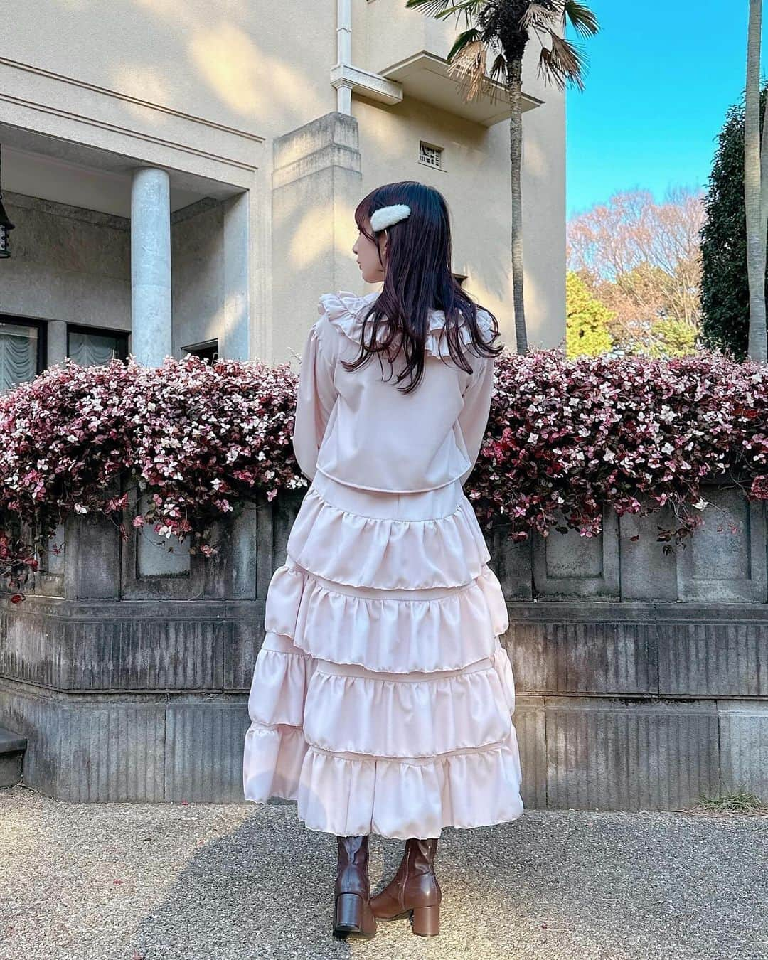 やっこさんのインスタグラム写真 - (やっこInstagram)「💐💭 ⁡ ⁡ ⁡ ⁡ shabondama @shabondama_info の custom collection💐 ⁡ 自由にお洋服のカラーや生地を選んで 自分だけのお洋服をカスタムできるコレクション👗 ⁡ 私もカスタムさせてもらいました〜っ❕🌷 ピンクの生地にブラウンのリボンとボタンを選んだよ〜っっ ⁡ テーマパークにも似合いそうだな…と思って 耳とかつけてみたので参考にしてね☺️♡ ⁡ ⁡ ⁡ ⁡ shabondamaはいつも サイズもぴったりに作ってくれるから 自分だけのお洋服を手に入れられて とってもわくわくするよね…😌💭 ⁡ 着るだけでこころがときめく ずっと大好きなブランドです🎀 ⁡ ⁡ ⁡ やっこカスタム⇩ type:QUEEN material:ベビーピンク ショートブラウス ボタン、リボン:ブラウン ⁡ ⁡ ⁡ ⁡ ⁡ #shabondama #ワンピース #ootd #セットアップ #ピンクコーデ #ディズニーコーデ #ティアードスカート #ティアードワンピース」12月14日 23時18分 - yakko928