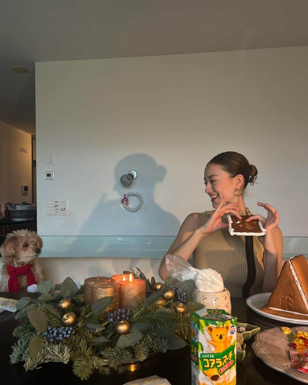 サクラ・キルシュさんのインスタグラム写真 - (サクラ・キルシュInstagram)「🎀 making gingerbread houses 🎀 お菓子の家を作るのがヨーロッパのクリスマス前の楽しみのひとつ☺️」12月14日 23時28分 - sakura_kirsch