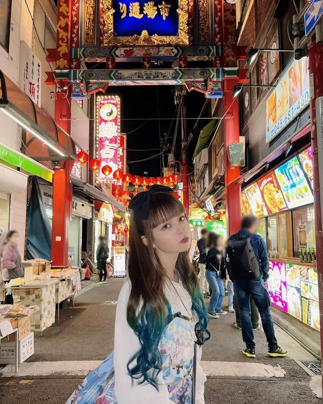 春奈るなさんのインスタグラム写真 - (春奈るなInstagram)「この間、久しぶりに横浜中華街にも行って来ました🐉 メイン通りや関帝廟はもちろん、路地などの雰囲気もとても素敵で最高の写真映えでした📷✨ 飲茶の食べ放題を堪能したりお土産もたくさん買えて、とても楽しかった〜🥰✨  #横浜中華街」12月14日 23時33分 - lunaharuna_official