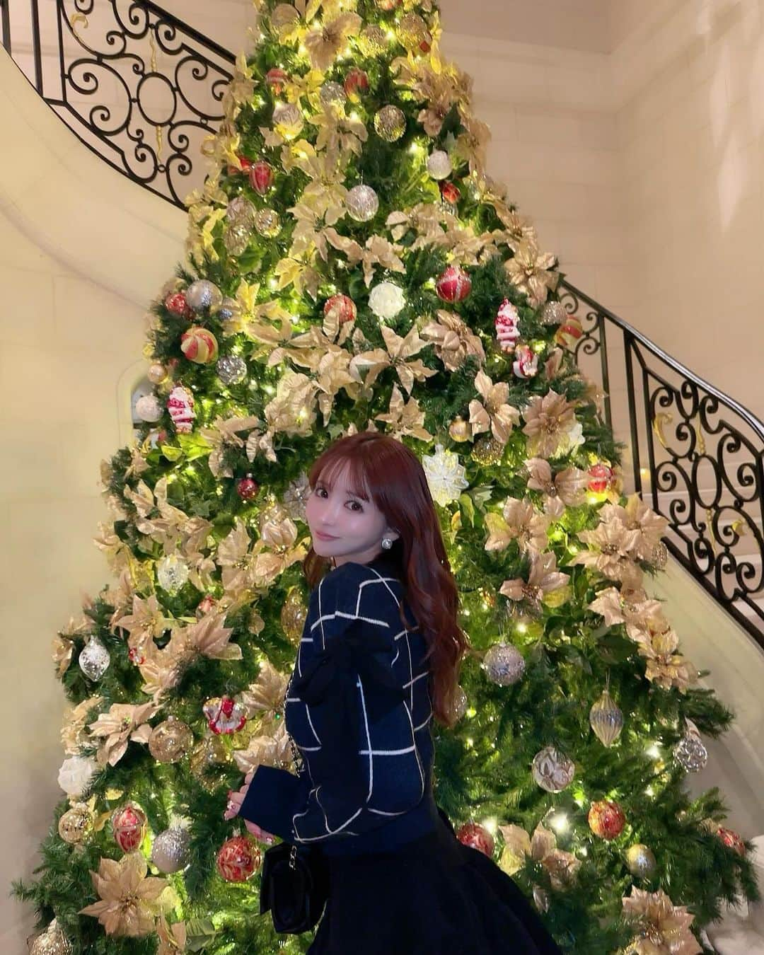 三上悠亜のインスタグラム：「楽しい夜でした🍽️🌙  #dinner #christmas  #christmastree」