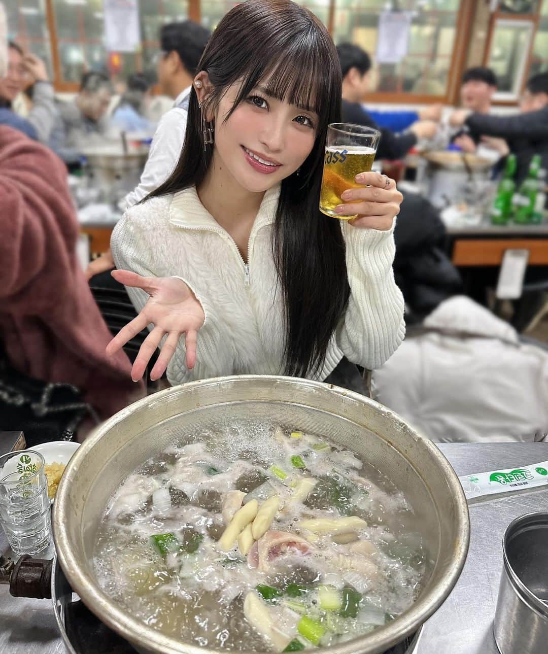 織田真実那さんのインスタグラム写真 - (織田真実那Instagram)「💚💚💚💚💚💚 . .  2021フレエンちゃん👼韓国旅行いってきました🇰🇷✈️ いっぱい食べていっぱい買っていっぱい笑った👶💚💚  また思い出できました👼💚 まだまだやりたいこと沢山で時間足りなかった🫢 . .  #韓国グルメ#渡韓#韓国カフェ #韓国料理屋#明洞タッカンマリ #자매집#카페#여행#한국」12月14日 23時41分 - omamechan_m