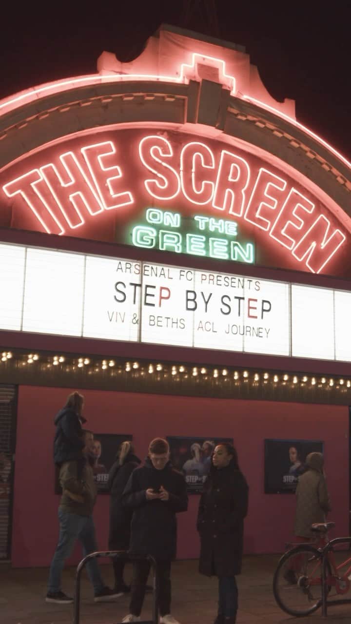 アーセナルFCのインスタグラム：「Behind the scenes at Monday’s premiere for Step by Step: Viv and Beth’s ACL Journey 🎬  🗓️ Mark your calendars, Gooners. The first episode drops on Arsenal.com on December 18.」