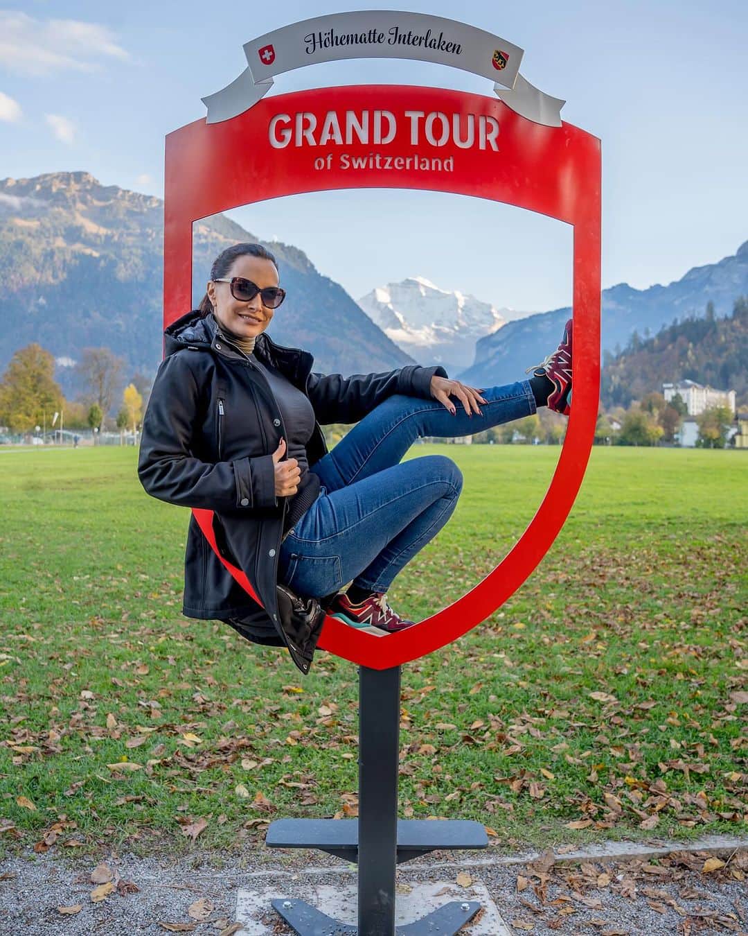 リサ・アンのインスタグラム：「#throwbackthursday 2022 grand tour of Switzerland with @justtheletterk_img - the inspo I need to masterplan 2024 adventures! 📸✈️  #tbt #travel #switzerland #thereallisaann」