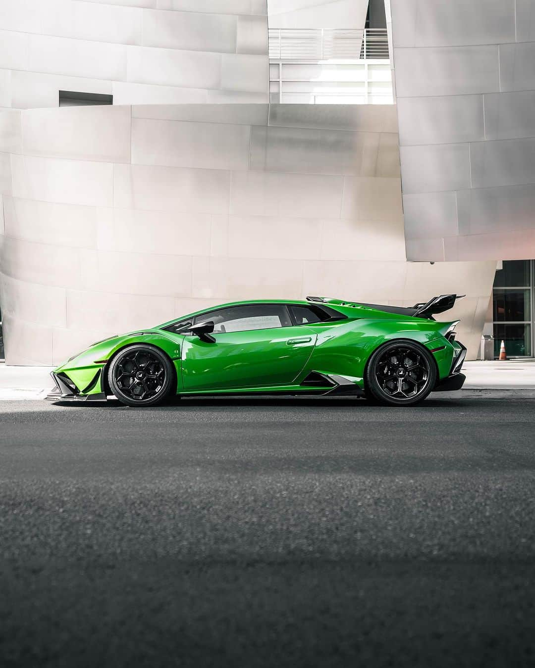 CARLiFESTYLEさんのインスタグラム写真 - (CARLiFESTYLEInstagram)「A symphony in green and carbon sheen! 💚 @gintani Lamborghini STO featuring our Carbon Aero Program and the bold Forged VC-322 wheels is a force to be reckoned with. What aspect caught your attention first? Let us know! ___________________   #lamborghini #huracan #sto #huracansto #lamborghinihuracan #huracantalk #amazingcars247 #cargram #carlifestyle #carsofinstagram #exoticcars #forged #forgedwheels #carbonfiber #vorsteiner」12月15日 0時45分 - carlifestyle