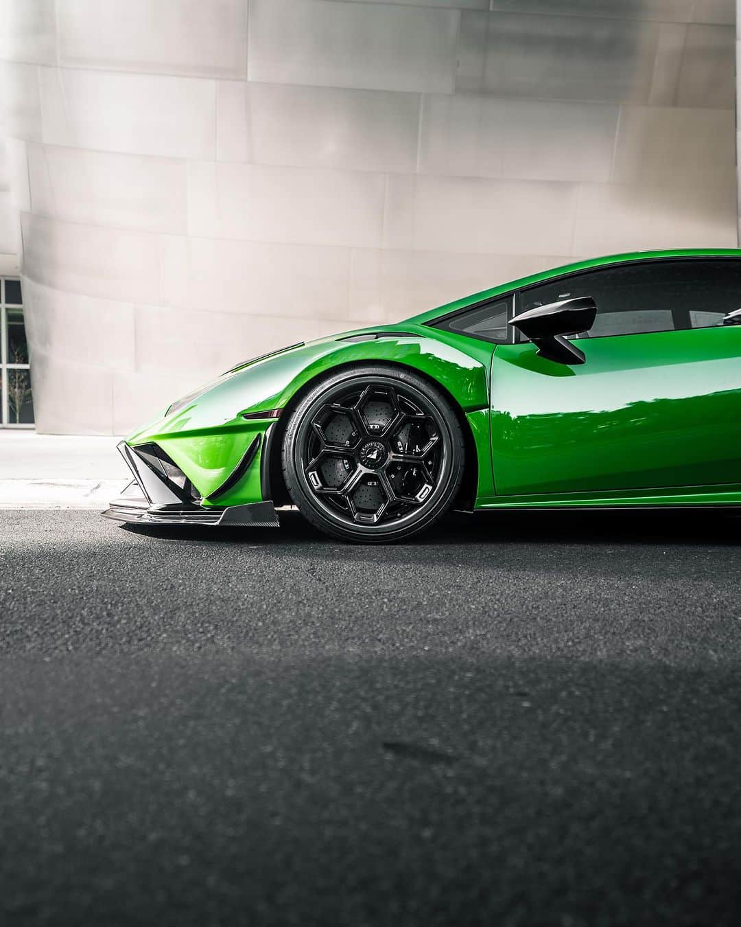CARLiFESTYLEさんのインスタグラム写真 - (CARLiFESTYLEInstagram)「A symphony in green and carbon sheen! 💚 @gintani Lamborghini STO featuring our Carbon Aero Program and the bold Forged VC-322 wheels is a force to be reckoned with. What aspect caught your attention first? Let us know! ___________________   #lamborghini #huracan #sto #huracansto #lamborghinihuracan #huracantalk #amazingcars247 #cargram #carlifestyle #carsofinstagram #exoticcars #forged #forgedwheels #carbonfiber #vorsteiner」12月15日 0時45分 - carlifestyle