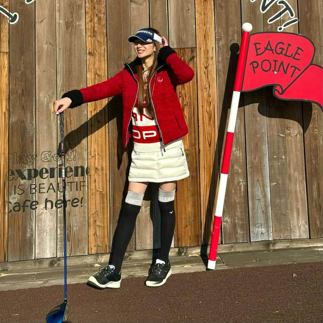 金山睦さんのインスタグラム写真 - (金山睦Instagram)「半年ぶりくらいのゴルフ⛳️ お仕事でお世話になってる方々に 連れてってもらいました✌️ ここ数回のゴルフは毎回同じ方々と🙇‍♀️✨ ゴルフ日和だったし、お世話になってるくせにリラックスしてプレーできる方々と一緒で、楽しかったです😆‼️ 次はいつかな〜🤩  #GOLF #ゴルフ女子　#ゴルフコーデ　#イーグルポイント」12月15日 0時56分 - kanayama_chika