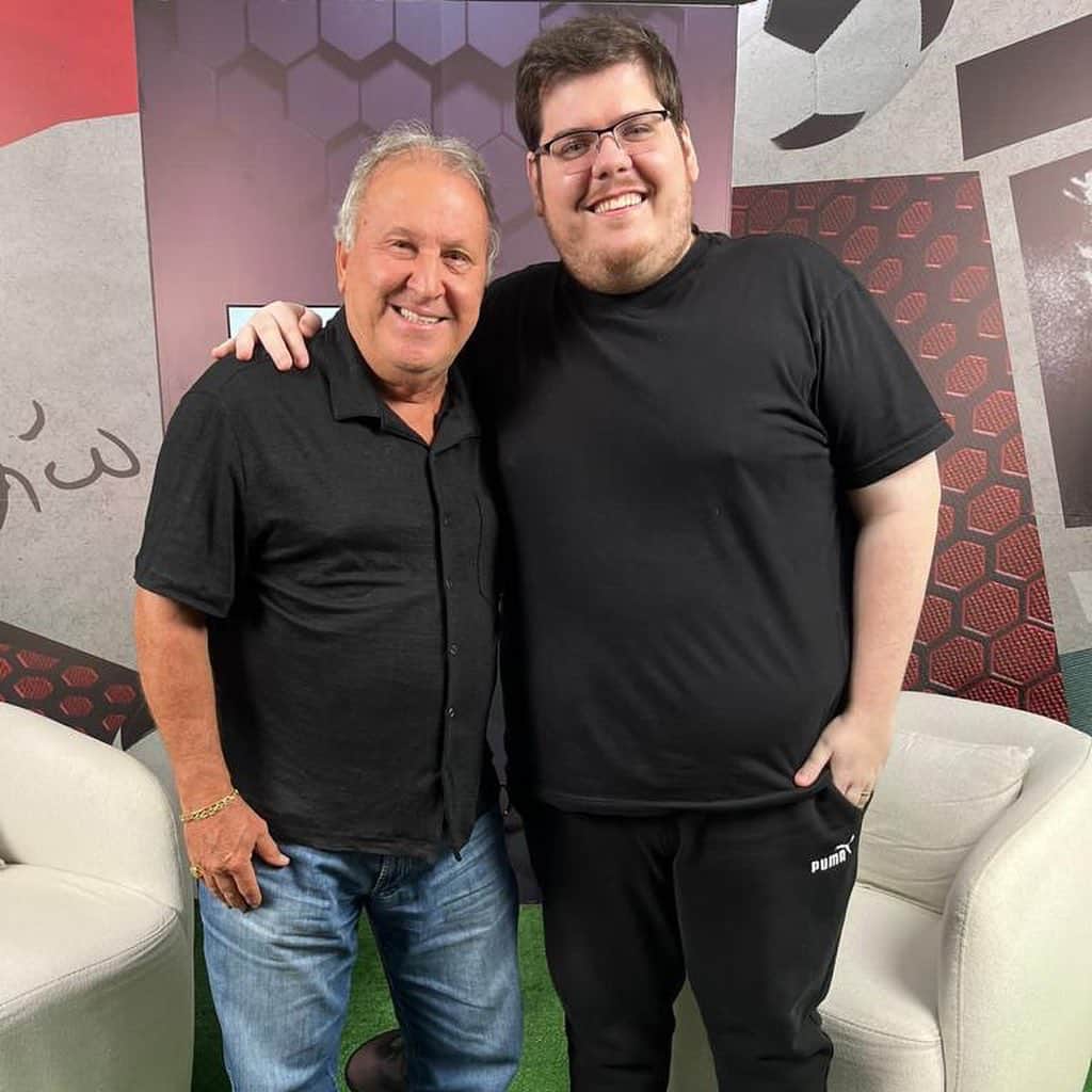 ジーコさんのインスタグラム写真 - (ジーコInstagram)「Vi esse cara crescer na Tv no Esporte Interativo, Rei das Esfirras, nos tornamos amigos, me desafiou nas faltas e como um bom vascaíno teve que cantar o hino do Flamengo. Confere la na Jovem Pan News, nessa quinta as 22h, o Resenha do Galinho. Grande Casemiro.」12月15日 1時07分 - zico