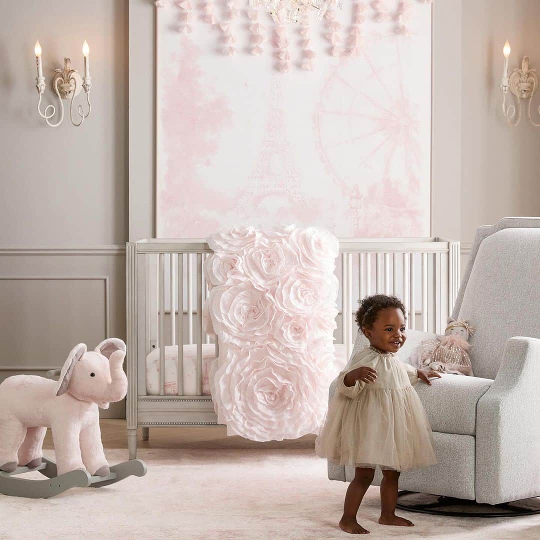 Monique Lhuillierさんのインスタグラム写真 - (Monique LhuillierInstagram)「Sharing the spirit of the season with precious gifts for our little friends from the ML collection with @potterybarnkids! 🌸🌸 #MLXPB #lovemypbk」12月15日 1時11分 - moniquelhuillier