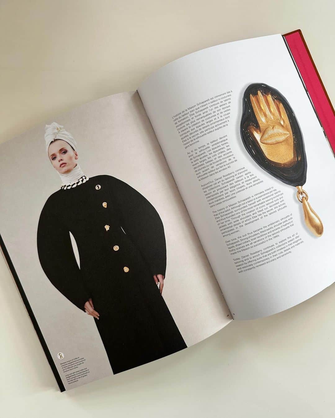 スキャパレリさんのインスタグラム写真 - (スキャパレリInstagram)「Cate Blanchett in the opening look of @danielroseberry’s first Ready-to-Wear show, a compact wool coat with Schiaparelli signature bijoux buttons in white and gold; the keyhole, the S, the surrealist anatomy eye.  Photographed by @warrendupreeznickthorntonjones  Styled by @karenclarkson for @madamefigarofr   Over time, sharp tailoring became the emblematic silhouette of Schiaparelli. Strong shoulders, fitted waists, shoulder pads, wide lapels, shawl collars, boat necklines and accents of feathers or frothy scarves are all variations of the tailored silhouette that made the Maison so successful in the 1940s.  #Schiaparelli #CateBlanchett」12月15日 1時30分 - schiaparelli