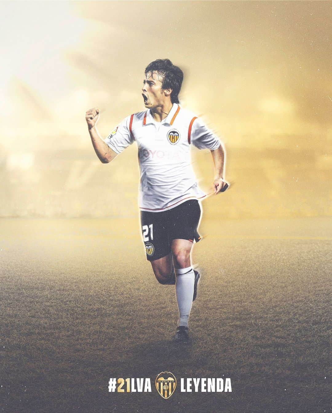 ダビド・シルバのインスタグラム：「ℹ️ El @valenciacf homenajeará a @david21lva en el marco del #ValenciaBarça, correspondiente a la jornada 17 de @laliga de este próximo sábado, 16 de diciembre a las 21:00 horas en el Camp de #Mestalla, tal y como ha anunciado la presidenta del Valencia CF, Layhoon Chan, en la Junta General de Accionistas de este jueves.   👉🏼 Entre los actos previstos, el Club instalará una lona en el exterior del Camp de Mestalla junto a las del resto de leyendas y realizará el saque de honor del encuentro.  ¡Os esperamos a todos, afición! 🦇」