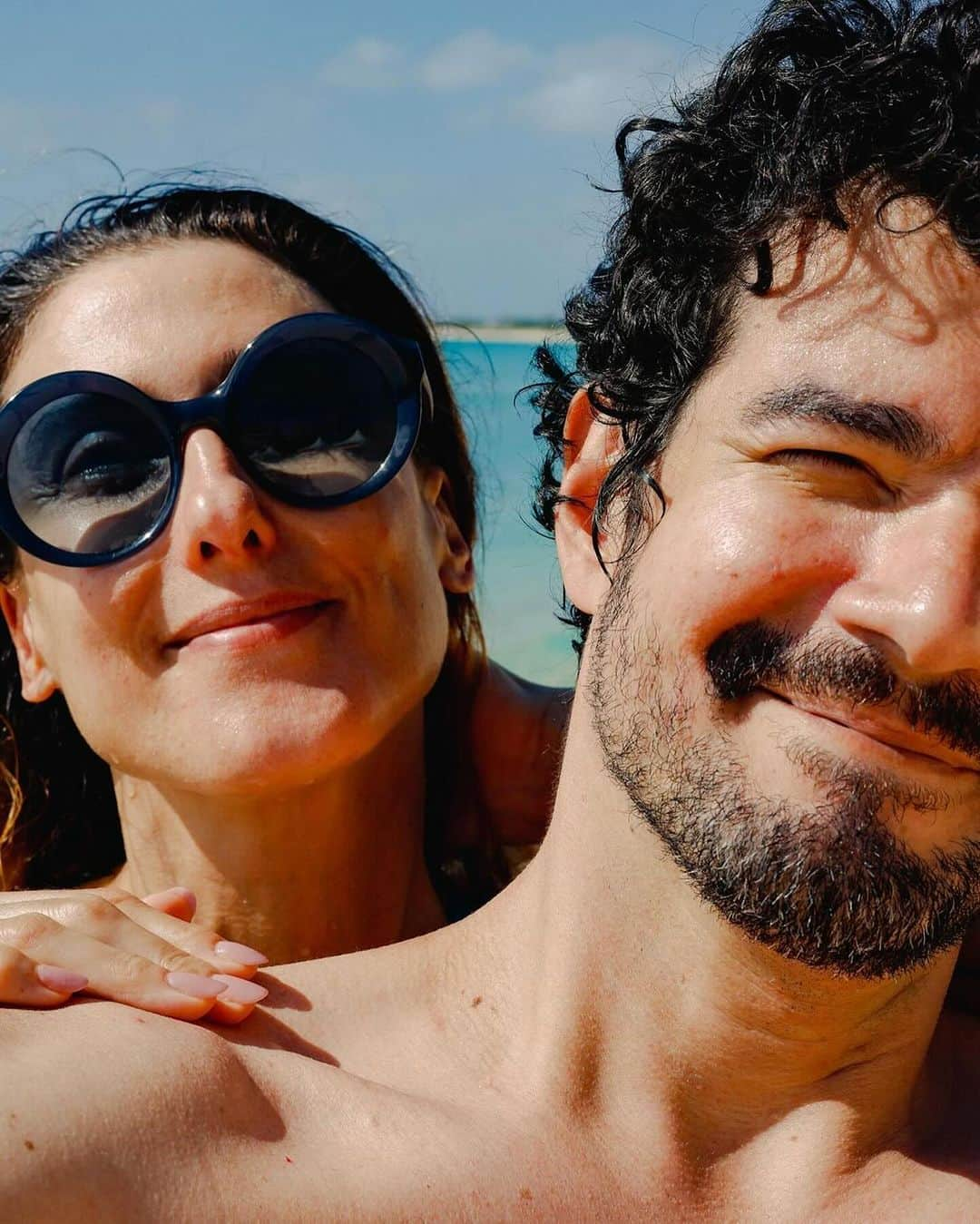 Hugo Glossさんのインスタグラム写真 - (Hugo GlossInstagram)「Sobe no mezanino, chef! 💙 Paola Carosella está curtindo as férias no Caribe ao lado do mozão, o fotógrafo Manuel Sá, e aproveitou para compartilhar os momentos nas redes sociais. Espia só a pose de modelo da gata! BELÍSSIMA! (📸: @paolacarosella)」12月15日 1時41分 - hugogloss