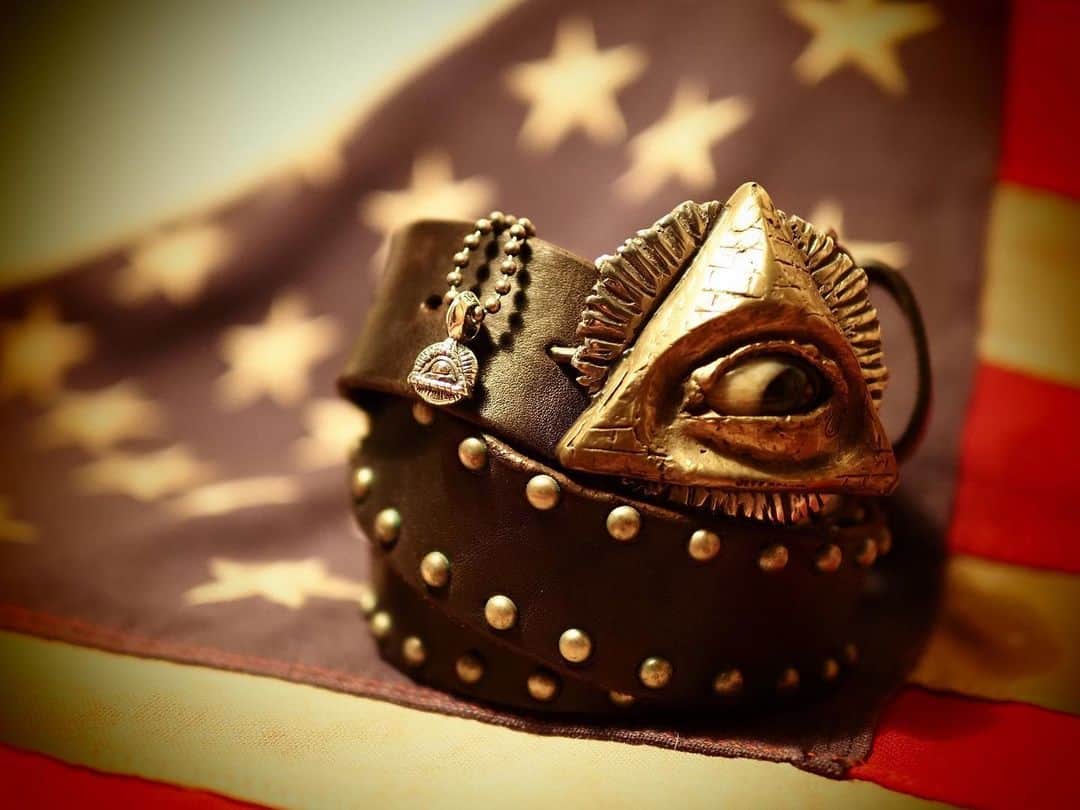 Bill Wall Leather × BEAMSさんのインスタグラム写真 - (Bill Wall Leather × BEAMSInstagram)「【New Style】C396 - All Seeing Eye Charm / *Ball chain sold separately __________ BEAMS Online Shop is now open for orders from outside Japan. Global shipping services are offered through WorldShoppingBIZ, a global e-commerce provider. Customers can choose to display transactions in English, Chinese (Cantonese and Mandarin) or Japanese for a safe, convenient checkout.   We hope you enjoy shopping with us!  __________ ・BEAMS MEN SHIBUYA / 03-3780-5500 ・BEAMS ROPPONGI HILLS / 03-5775-1620 ・BEAMS GINZA（2F）/ 03-3567-2223 ・BEAMS FUTAKOTAMAGAWA / 03-3707-8998 ・BEAMS TACHIKAWA / 042-548-1070 ・BEAMS NAGOYA / 052-265-2610 ・BEAMS HOUSE NAGOYA / 052-589-2671 ・BEAMS STREET UMEDA / 06-6366-3695 ・BEAMS KOBE / 078-335-2720 ・BEAMS HIROSHIMA / 082-544-2961 ・BEAMS KUMAMOTO / 096-359-1280 ・BEAMS NAGASAKI / 095-822-6006」12月15日 11時19分 - billwallleather_beams