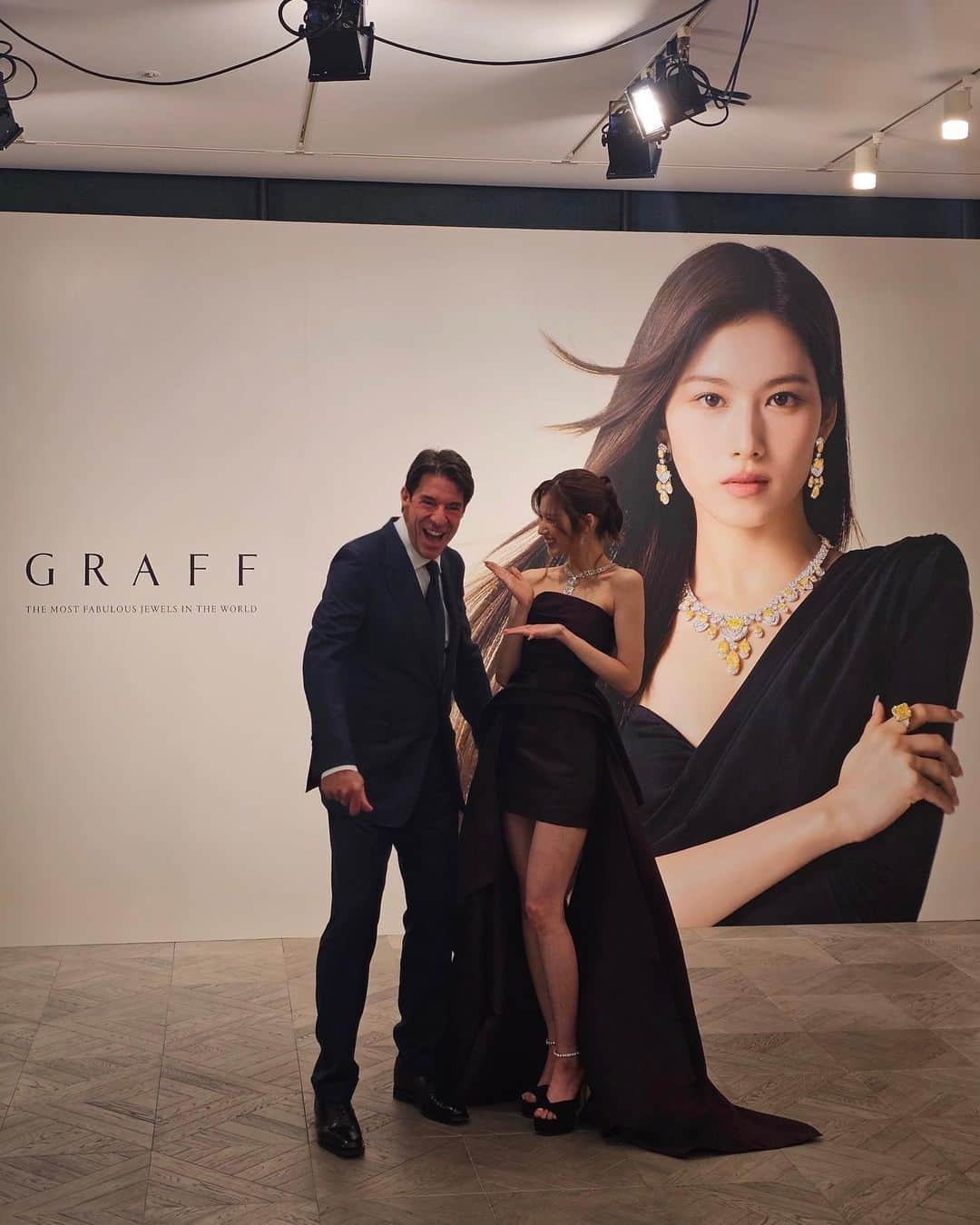 さなさんのインスタグラム写真 - (さなInstagram)「Francois @graff 🖤 I'm so looking forward to seeing you again🩶 Graff familyの皆さんとまた一つ新しい思い出ができ嬉しいです🤍」12月15日 11時29分 - m.by__sana