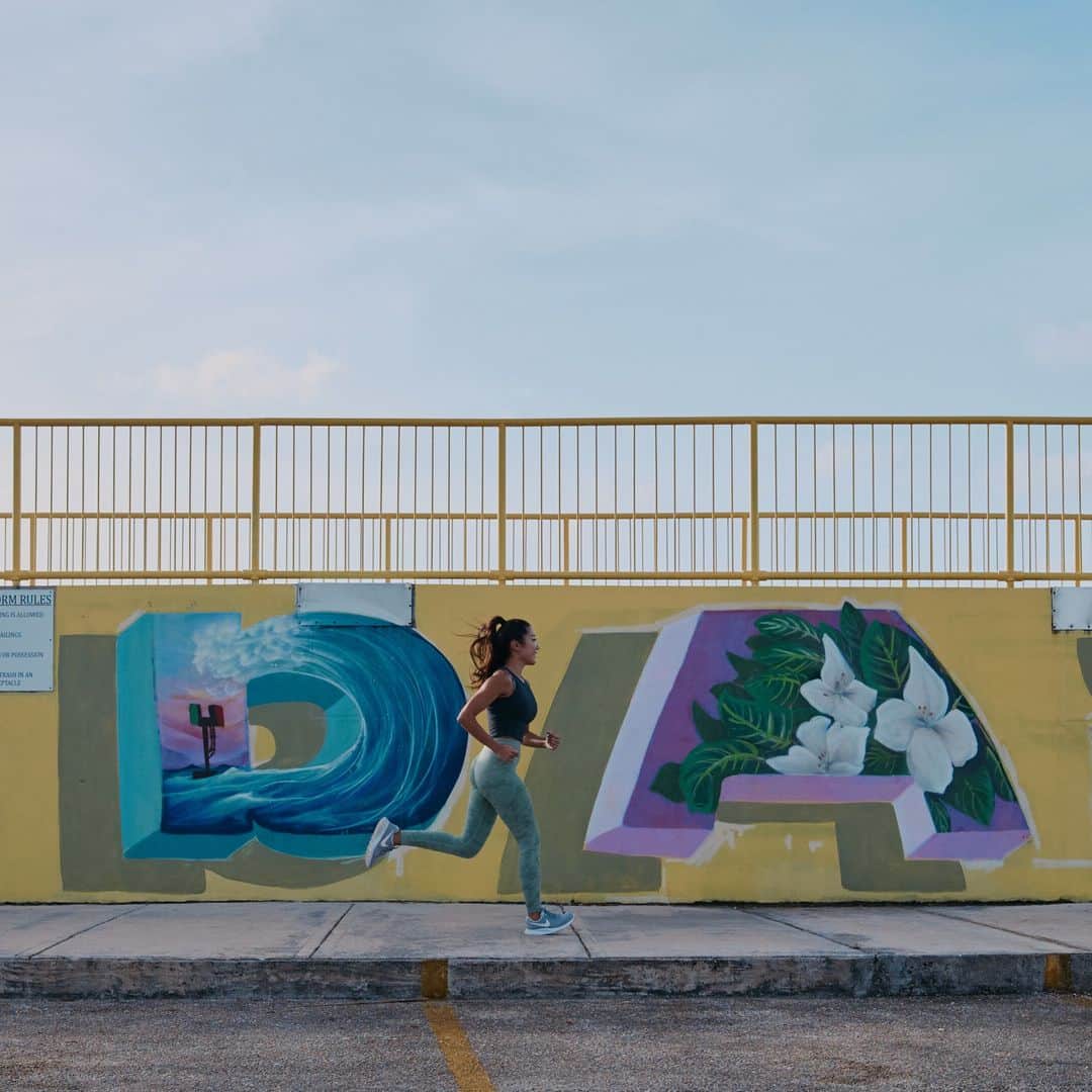 グアム政府観光局さんのインスタグラム写真 - (グアム政府観光局Instagram)「Hafa Adaiと描かれたこちらのウォールアートは、パセオ公園海沿いにあるウォールアート。  「HAFA ADAI（ハファダイ）」とは先住民族チャモロの言葉で、気軽に使われる「こんにちは」「やあ」といった意味です！  アルファベット一文字一文字にグアムを象徴するデザインが施されており、グアム旅行の思い出にぜひ撮影しておきたいスポットです♪  #hereweguam #Guam #グアム #insta #weekend #instagood #instaphoto #旅行 #海外旅行 #instagram #HAFAADAI #ウォールアート #壁画 #スポット #チャモロ #挨拶 #デザイン #アート #観光スポット #グアム観光 #映えスポット」12月15日 11時53分 - visitguam_jp