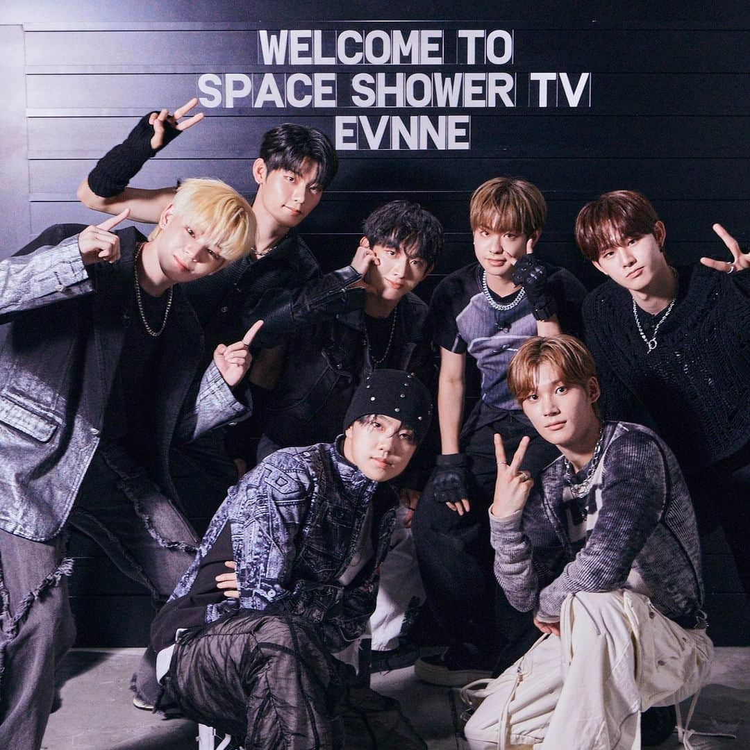 SPACE SHOWER TVのインスタグラム：「「#BOYSPLANET」出身7人組グループ #EVNNE ( #イブン)がスペシャに初登場✨  インタビューに加え パーソナリティを深掘りする企画や ダンスゲームなど盛りだくさんの30分❗️  EVNNE [Target: ME] SPECIAL ⏰12/26(火)22:00～22:30  スカパー番組配信は スマホ、タブレット、PCでもご視聴可能です📱 #ENNVE のみなさん、お見逃しなく😳❗️  ✨Webサイトでも収録ショットを公開中📸 詳しくはコチラ👇 https://tv.spaceshower.jp/p/00087990/  #スペシャ  @evnne_official」