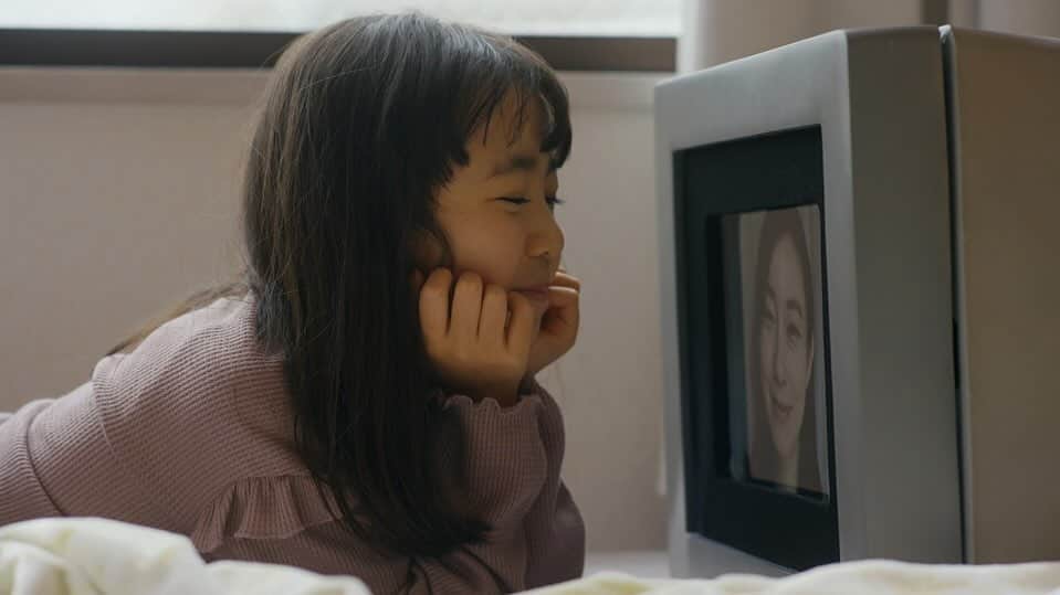 小橋めぐみのインスタグラム：「映画「あみはおばけ」 本日公開になりました✨  母と娘の、それぞれの想いが、 伝わりますように。  写真2枚目は、オフショット📷✨  ★上映スケジュール 🎬池袋シネマロサ  12月15日（金）14:50 12月16日（土）13:00※舞台挨拶有 12月17日（日）16:10 12月18日（月）16:10 12月19日（火）16:10 12月20日（水）16:40 12月21日（木）16:10  🎬シネマノヴェチェント（神奈川） ■ シネマノヴェチェント 12月16日（土）10:00 12月17日（日）10:00 12月25日（月）10:30 ※各日先着7名様に キャスト直筆サインスポストカードプレゼント  🎬シアターセブン（大阪） 12月23日〜29日 23日に舞台挨拶に今野監督と登壇致します！  #あみはおばけ」