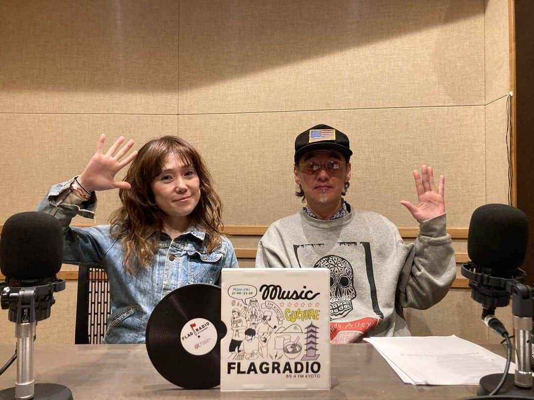 EGO-WRAPPIN'のインスタグラム：「今月も、α-STATION「FLAG RADIO」 毎週金曜日はEGO-WRAPPIN’が担当します！    本日も21:00から。  今夜もどんな選曲とトークが飛び出すのかをお楽しみに！ 全国の皆さんもradikoでぜひ聴いてください。   α-STATION「FLAG RADIO」  毎週金曜日／21:00～22:00    #egowrappin #エゴラッピン　  #astation #flagradio」