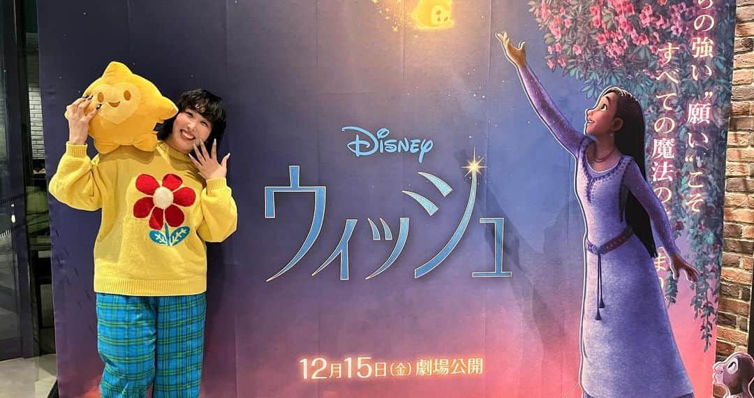 ゆめっちさんのインスタグラム写真 - (ゆめっちInstagram)「ディズニー100周年記念新作 ✨ウィッシュ✨ 100周年にふさわしいとても素敵な映画です！ 映像はもちろん美しすぎてため息が出ちゃうし お話も感動して泣いちゃいました😭  またディズニー作品に携わることができて光栄です😌💓  ミュージカルソング【誰もがスター！】 ゆめっちも歌ってるよん🫶🏻めちゃくちゃいい曲💜  そしてディズニー100周年を記念する映画 『ワンス・アポン・ア・スタジオ -100年の思い出-』 にミラベルと魔法だらけの家からルイーサも登場してるからそれも観てね💪  #ウィッシュ #ディズニー100周年記念  #ワンスアポンアスタジオ #誰もがスター！ #ジュリアマイケルズ  #アッハーンの時もお世話になりました #ミラベルと魔法だらけの家  #ミラベル #イサベラ #ルイーサ #3姉妹🤭？！ #カメオ出演」12月15日 12時35分 - yumecchi_3h