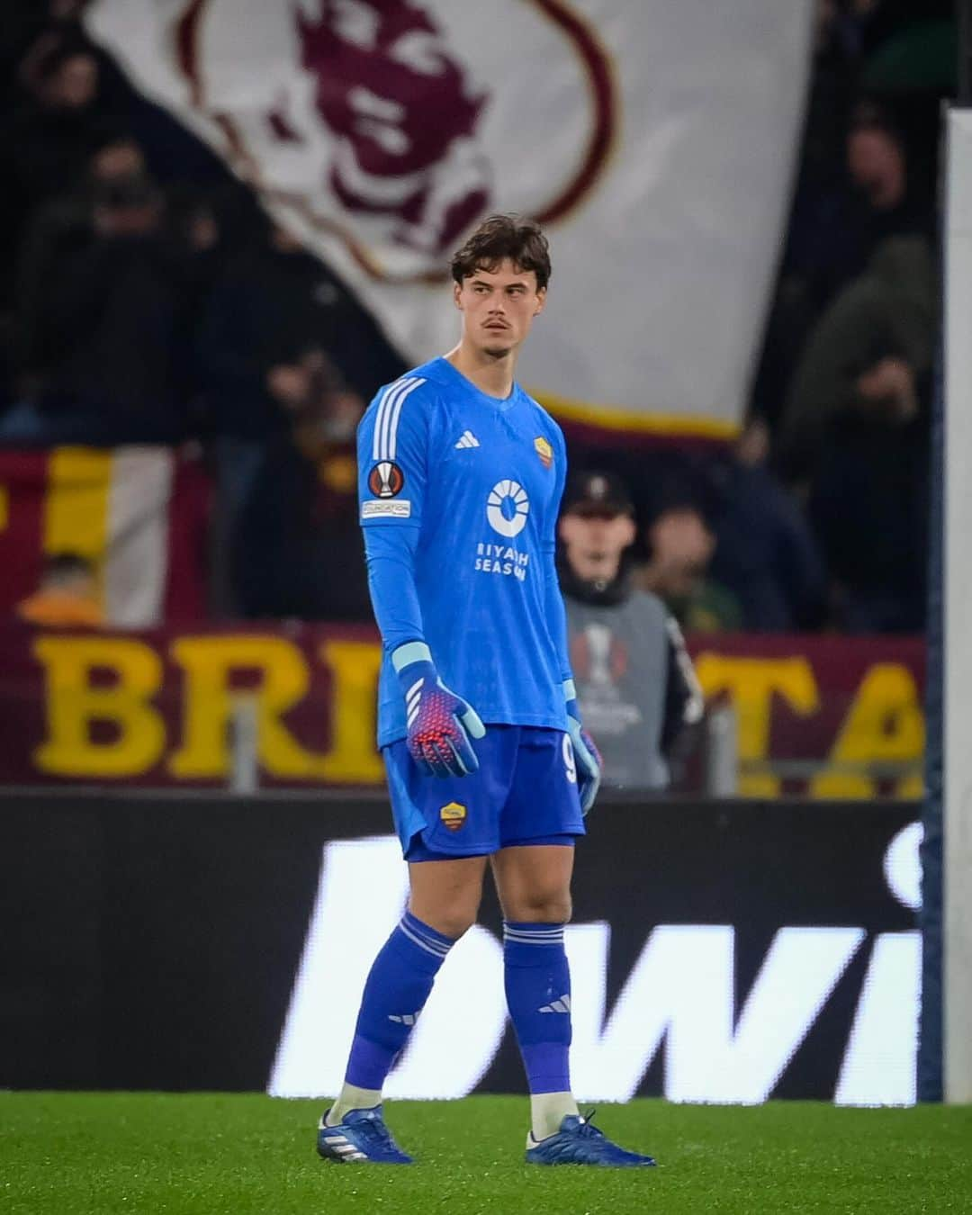 ASローマのインスタグラム：「Mile! 🧤  #ASRoma #RomaSheriff #UEL」