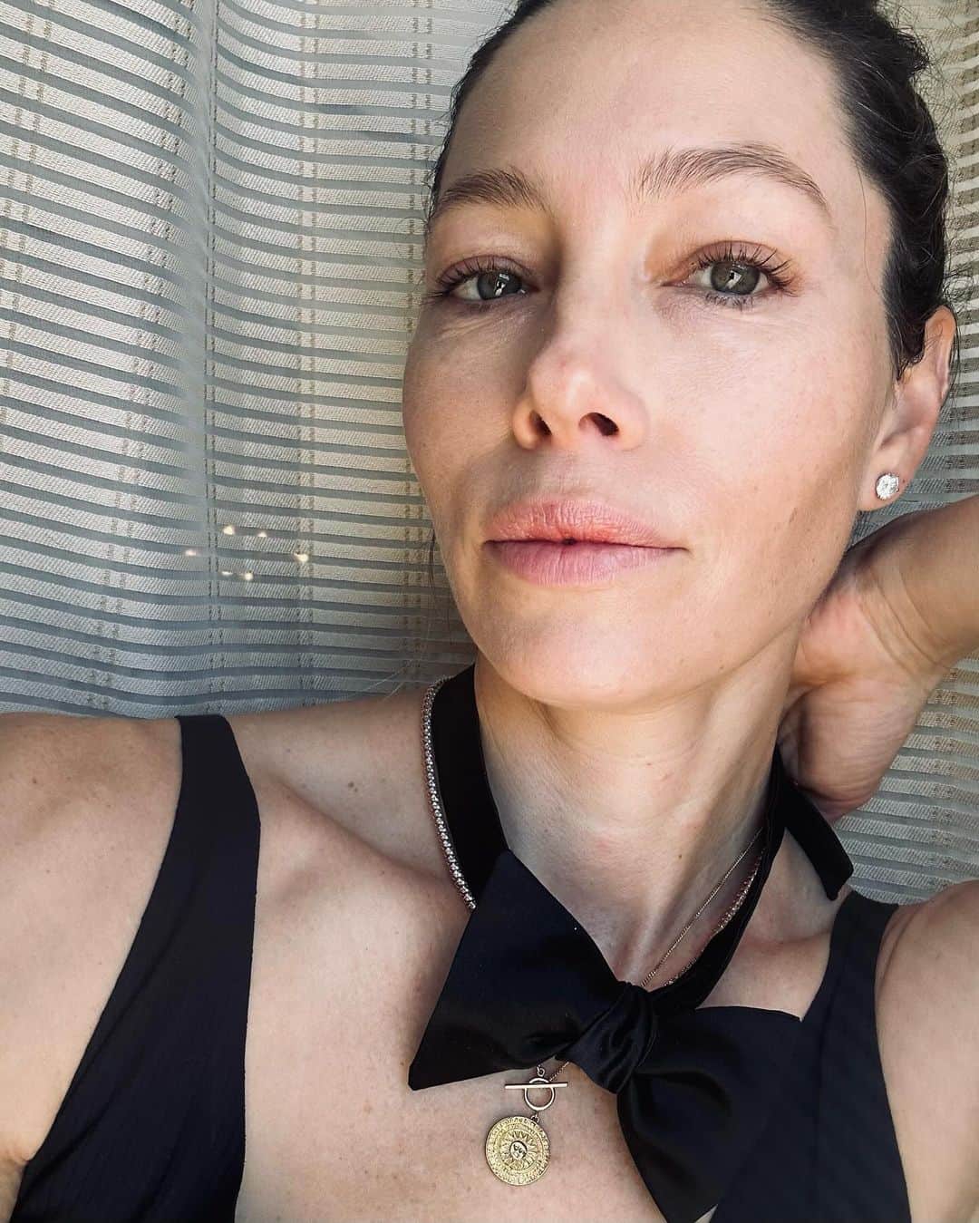 ジェシカ・ビールさんのインスタグラム写真 - (ジェシカ・ビールInstagram)「On our suit and tie shit ♥️」12月15日 4時13分 - jessicabiel