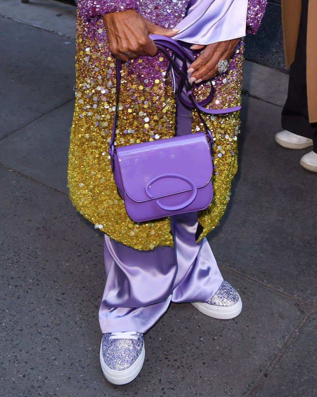 ベッツィジョンソンさんのインスタグラム写真 - (ベッツィジョンソンInstagram)「Spotted in the Sidny: @oprah! 💜💜💜 #BetseyJohnson #BetseyBabe  📸: Getty」12月15日 5時00分 - betseyjohnson