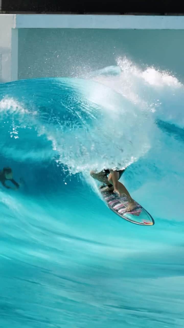 ジェイミー・オブライエンのインスタグラム：「This wave pool is amazing! Just dropped a new YouTube edit link in profile 🔥」